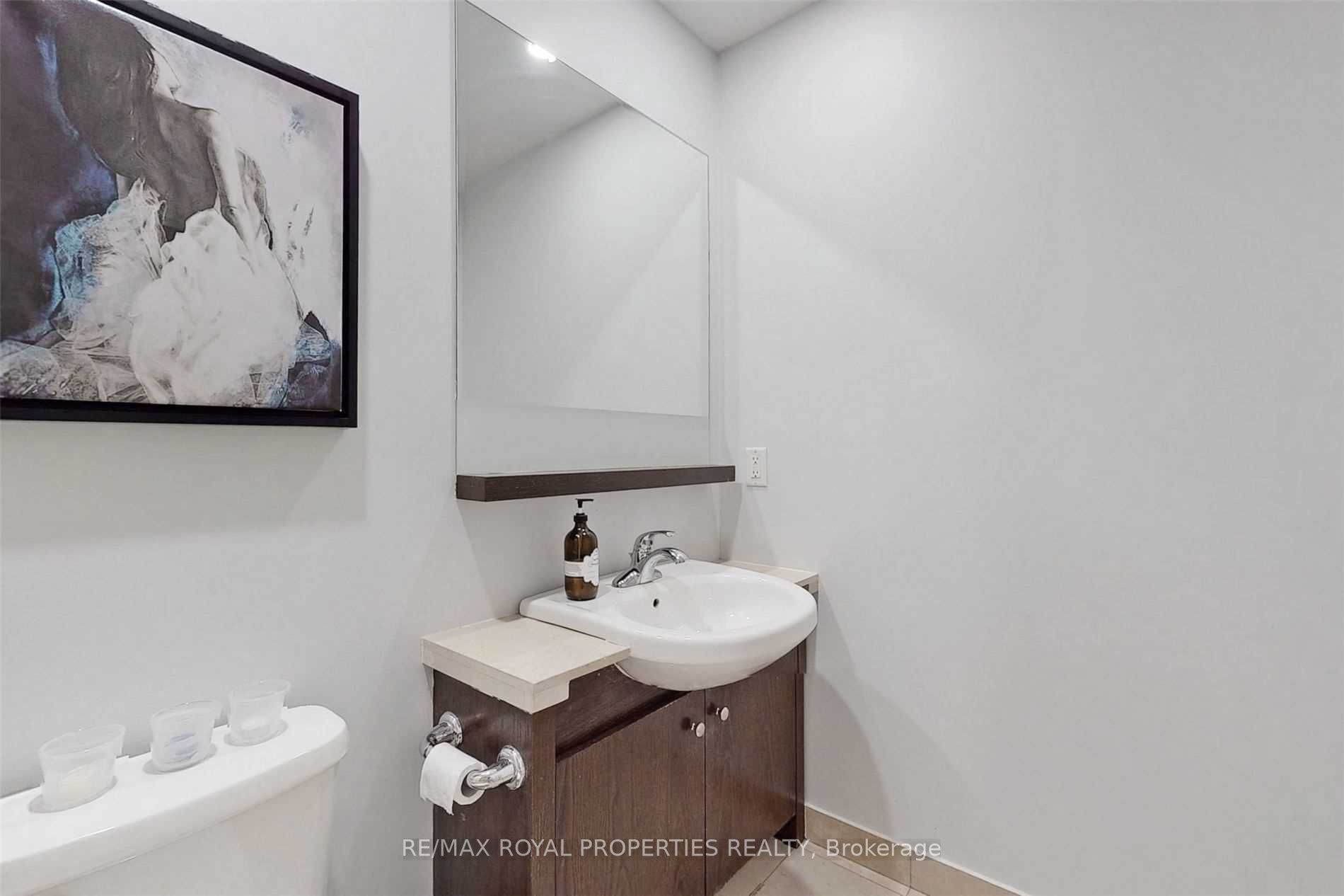 8 York St, #2710