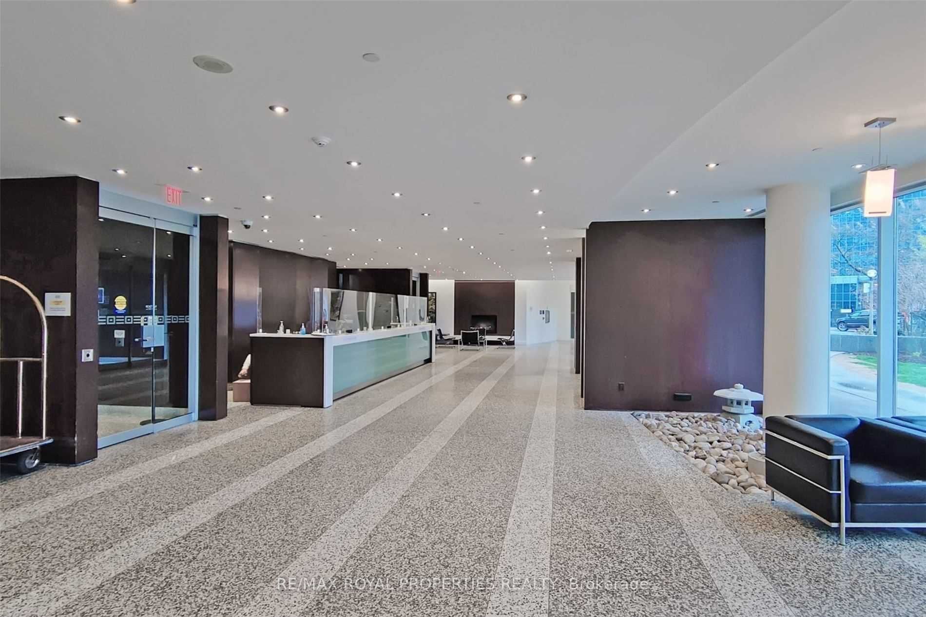 8 York St, #2710