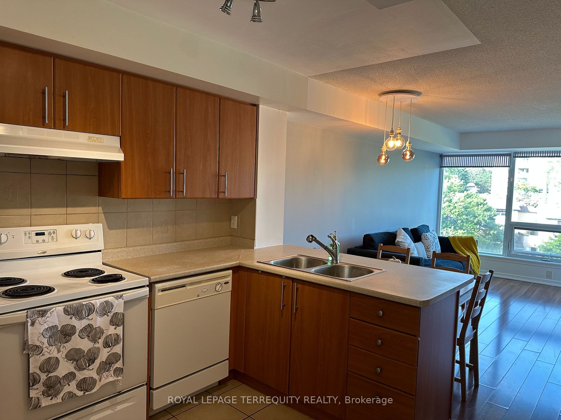 18 Valley Woods Rd, #1001