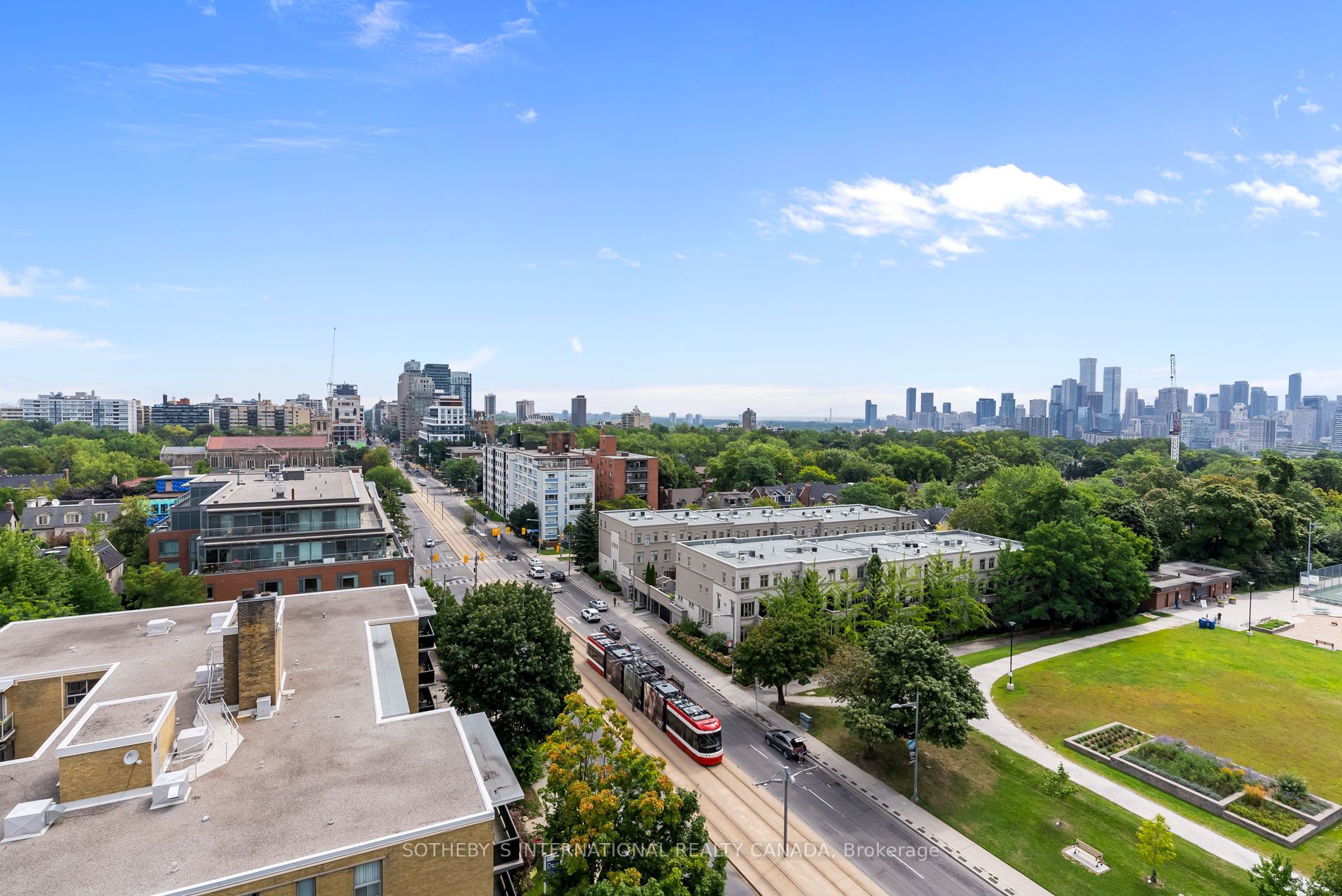6 Parkwood Ave, #901