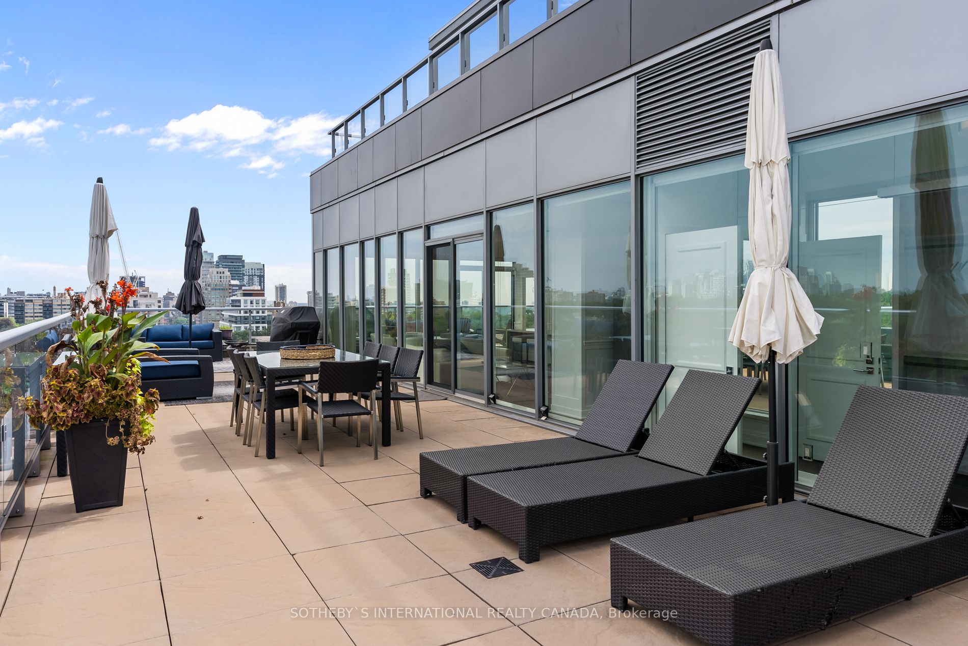 6 Parkwood Ave, #901