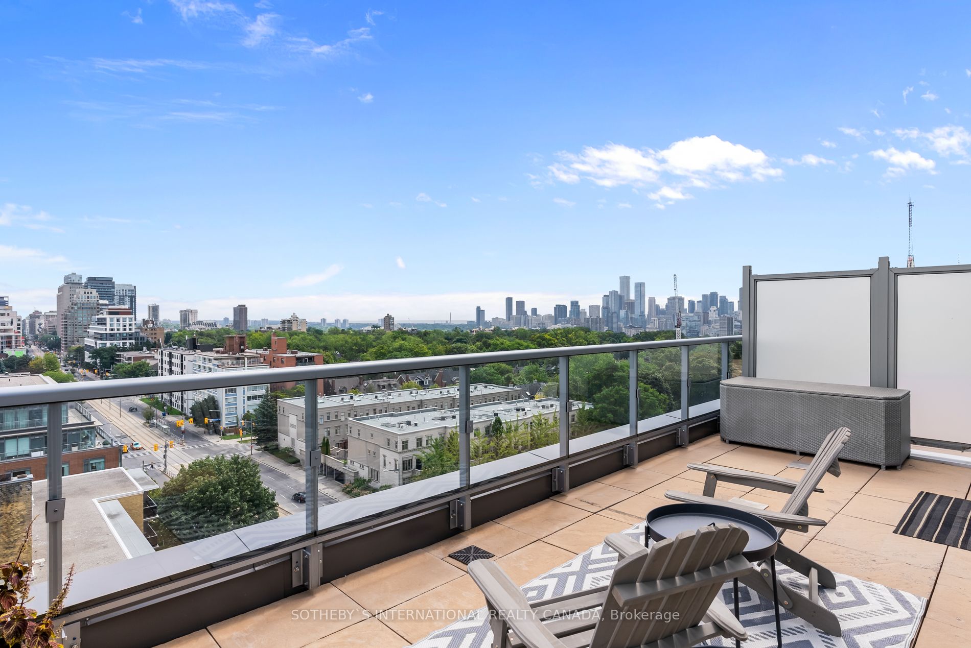 6 Parkwood Ave, #901