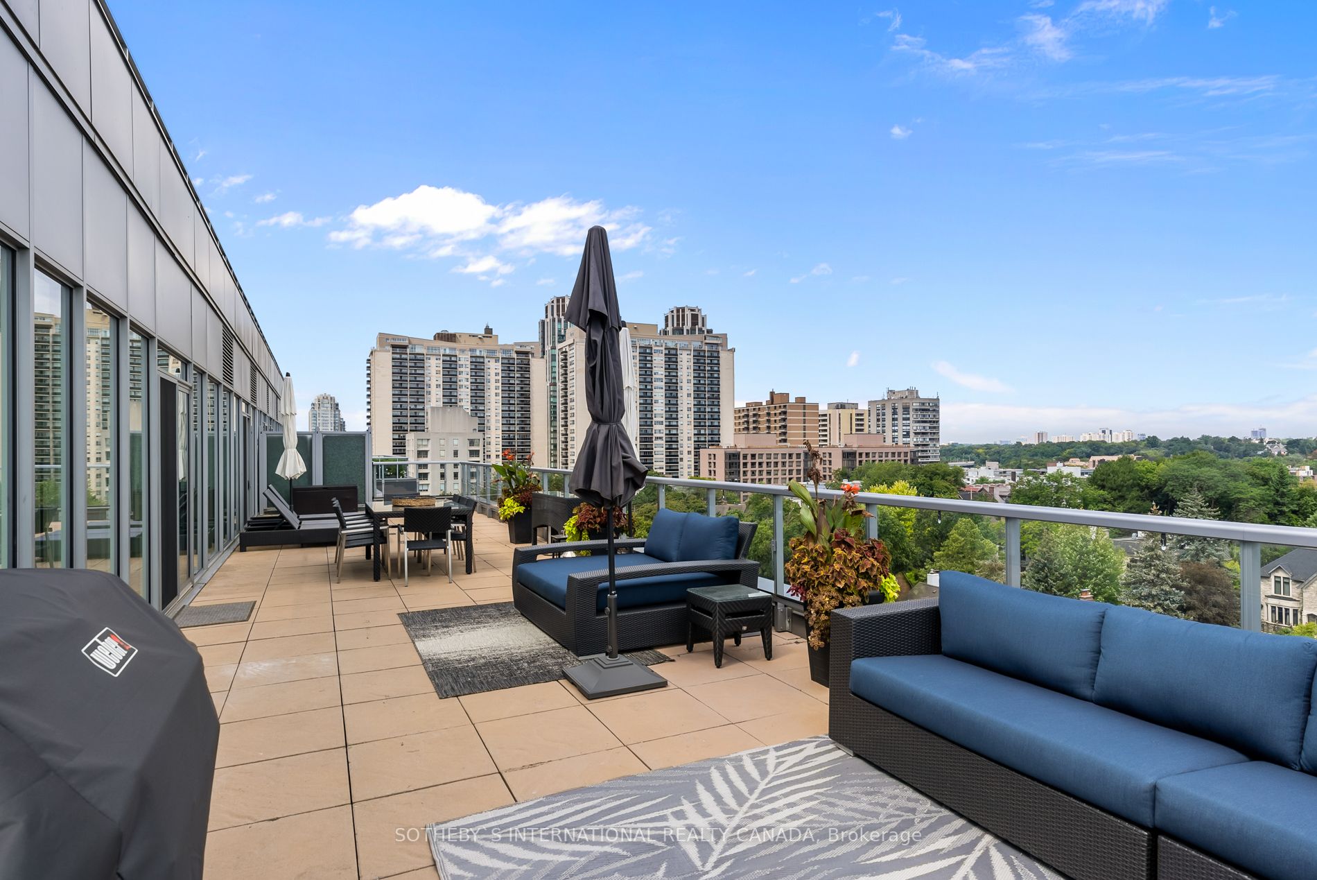 6 Parkwood Ave, #901