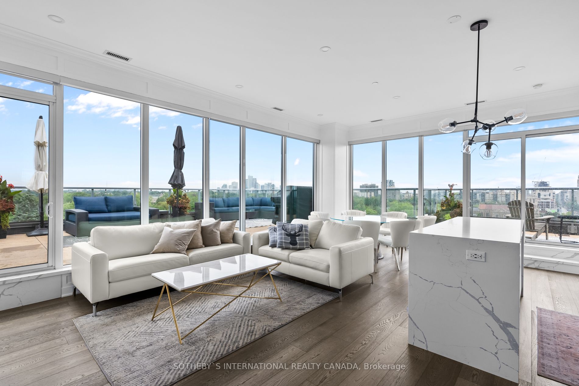 6 Parkwood Ave, #901