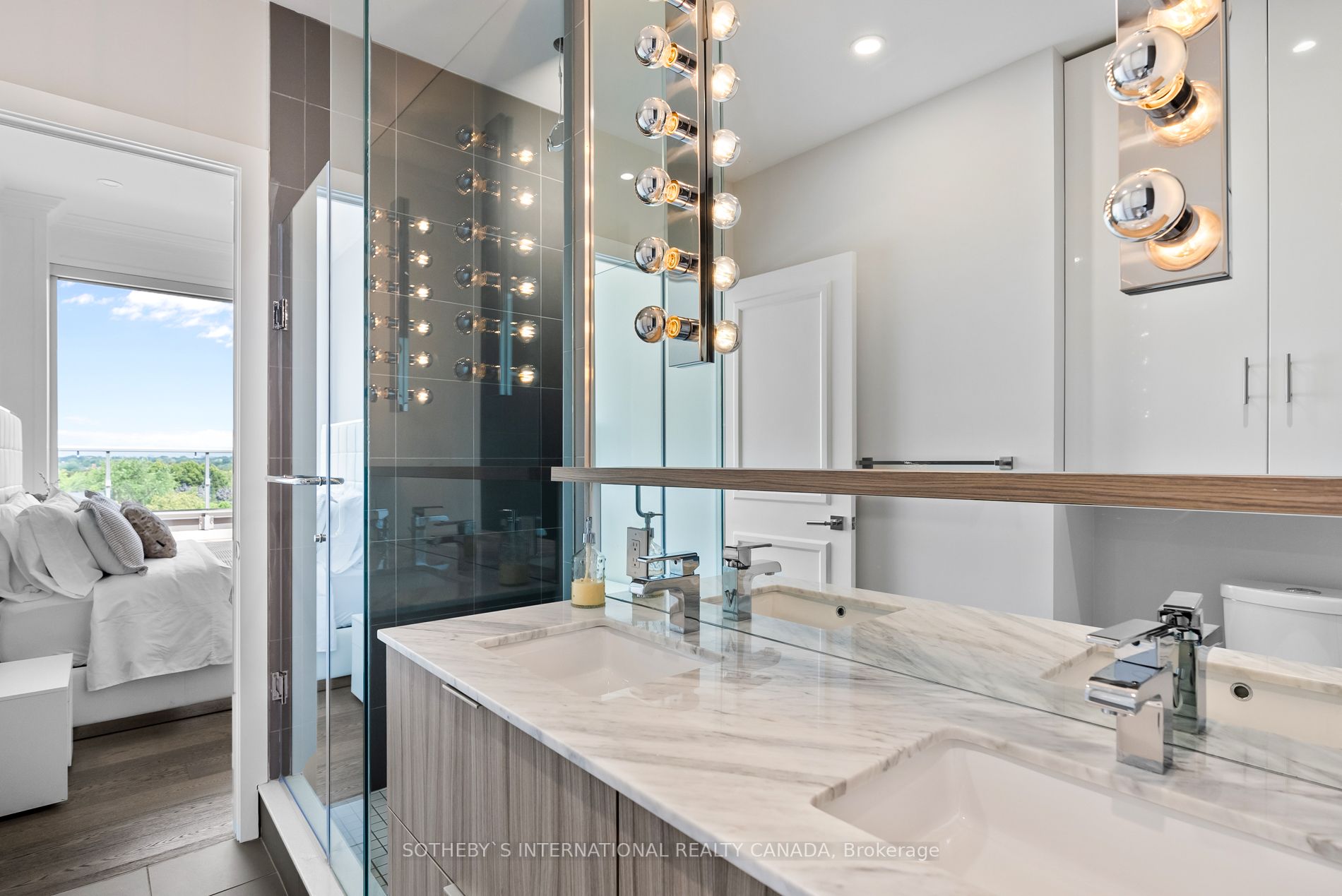 6 Parkwood Ave, #901