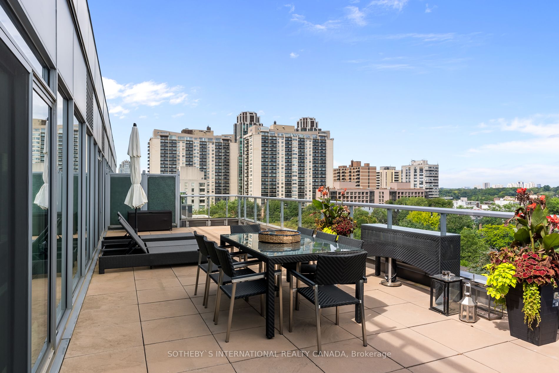 6 Parkwood Ave, #901