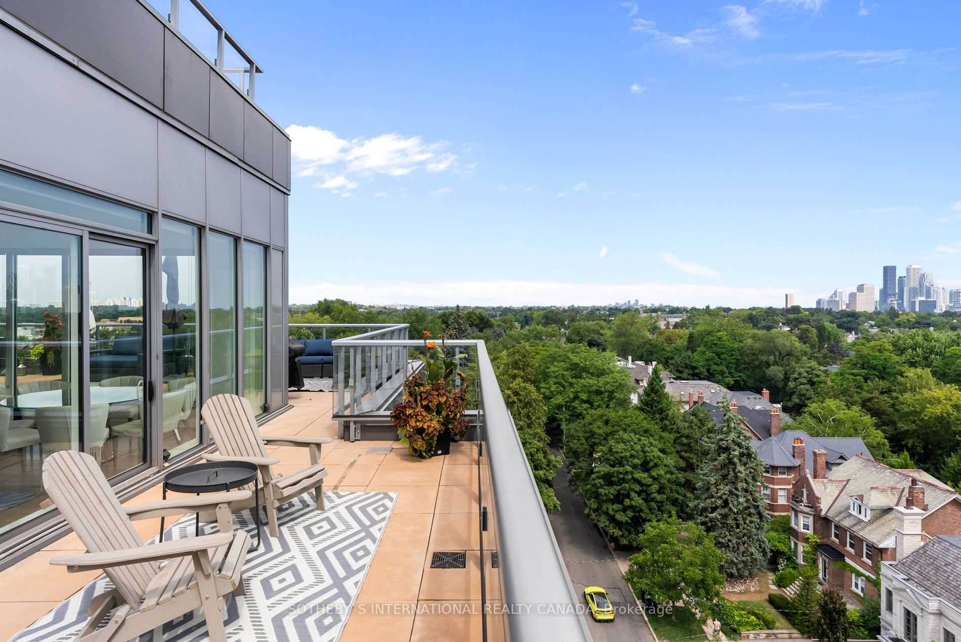 6 Parkwood Ave, #901