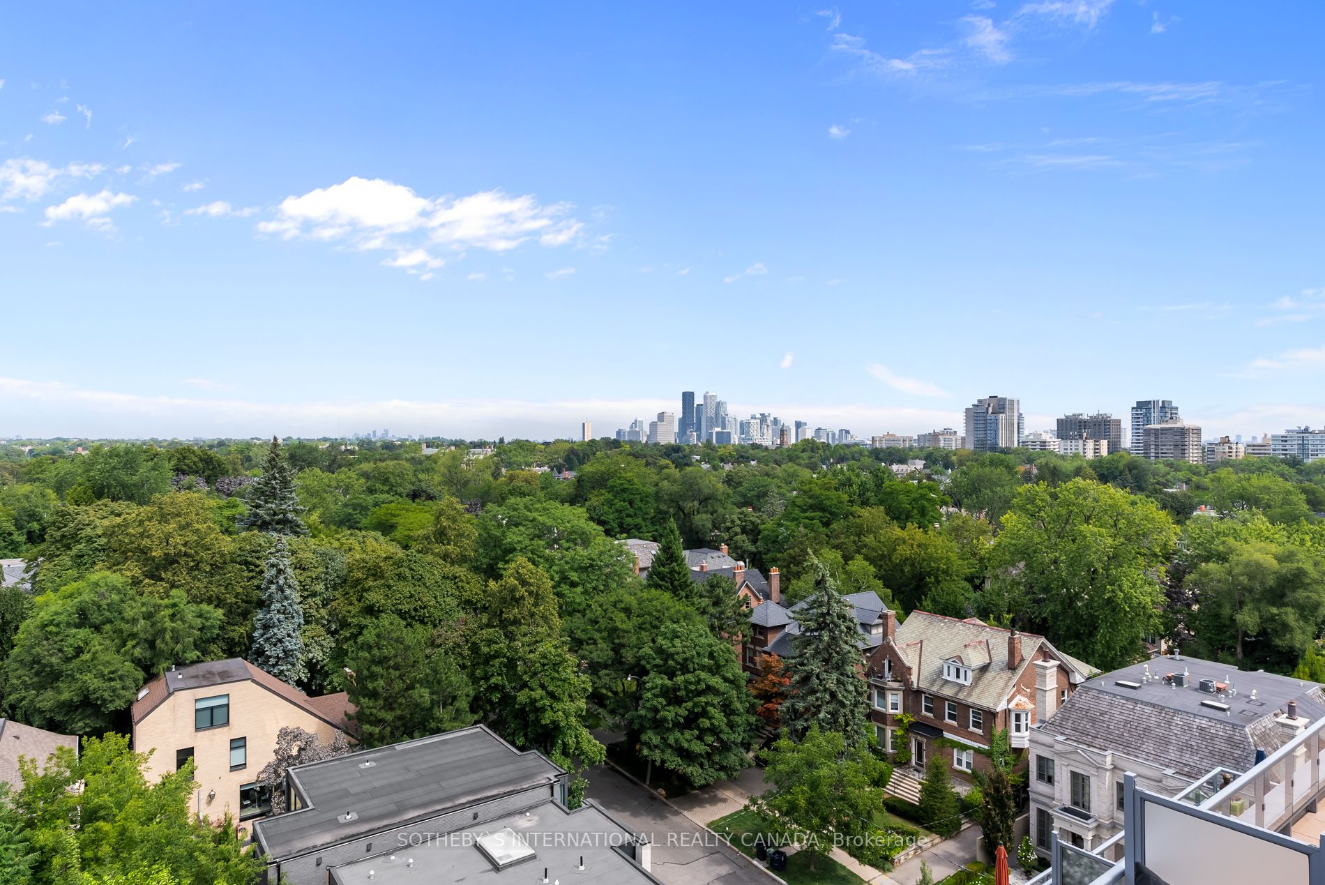 6 Parkwood Ave, #901