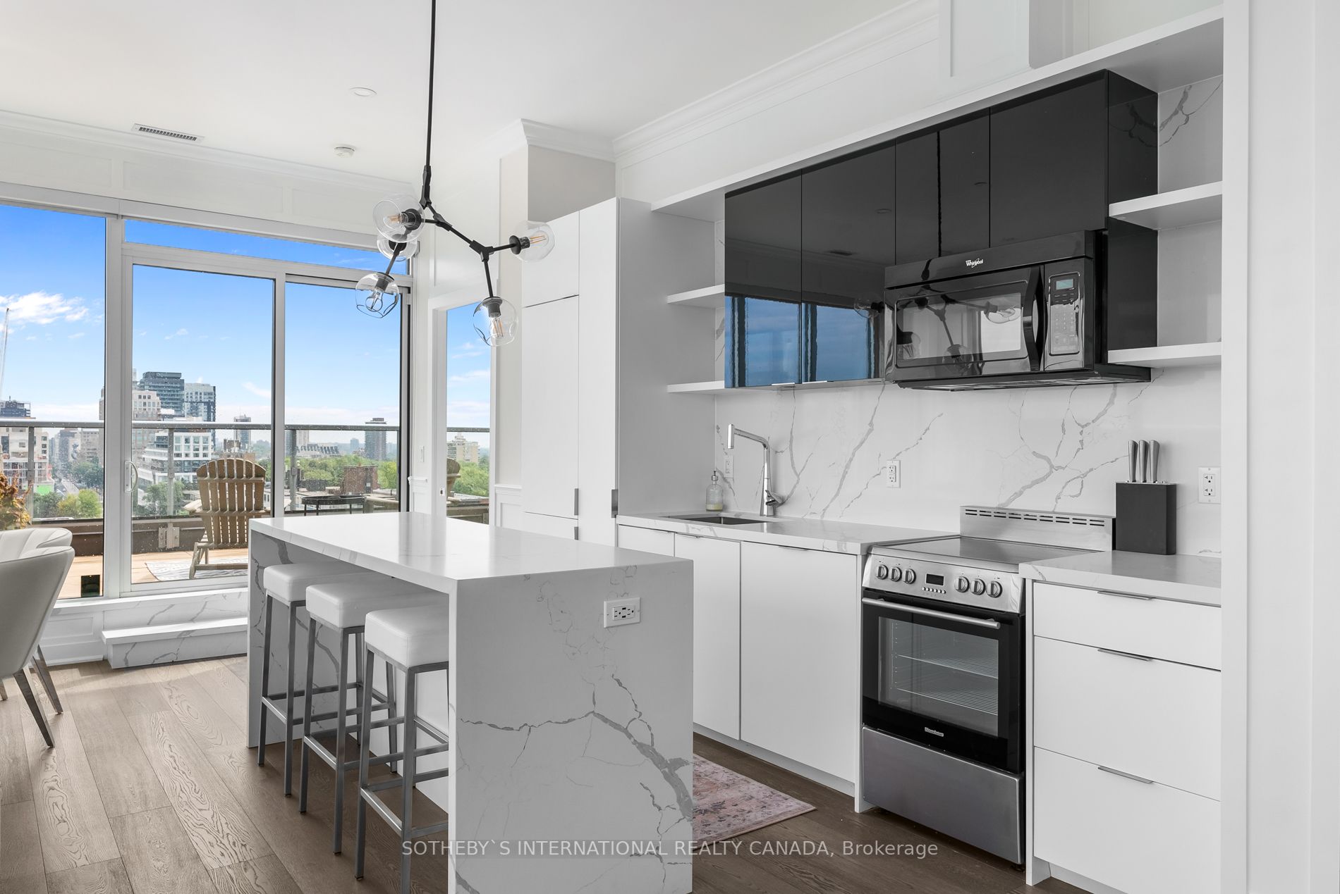 6 Parkwood Ave, #901