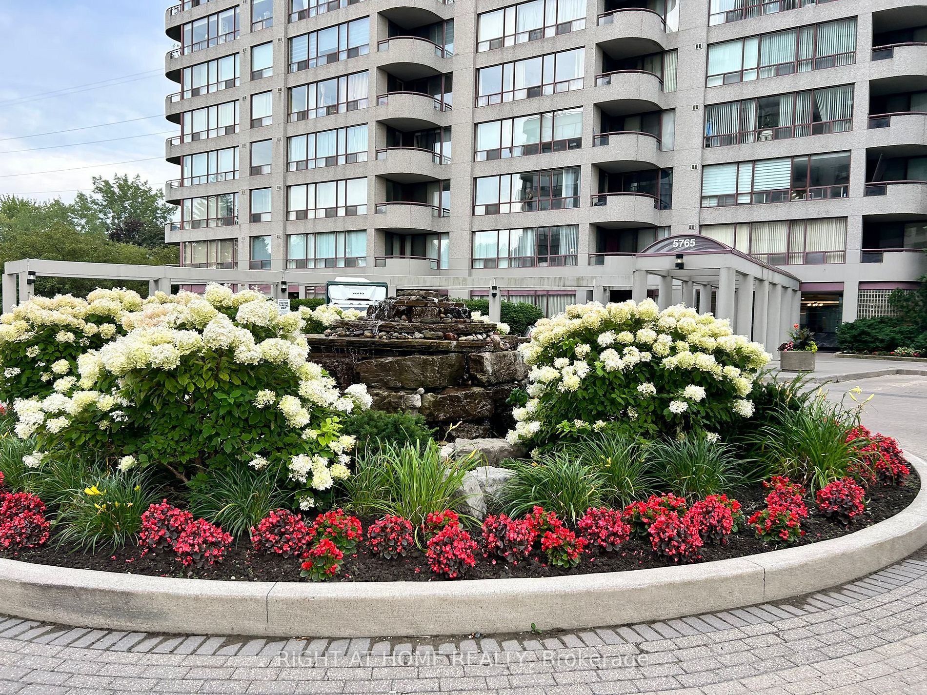 5785 Yonge St, #505