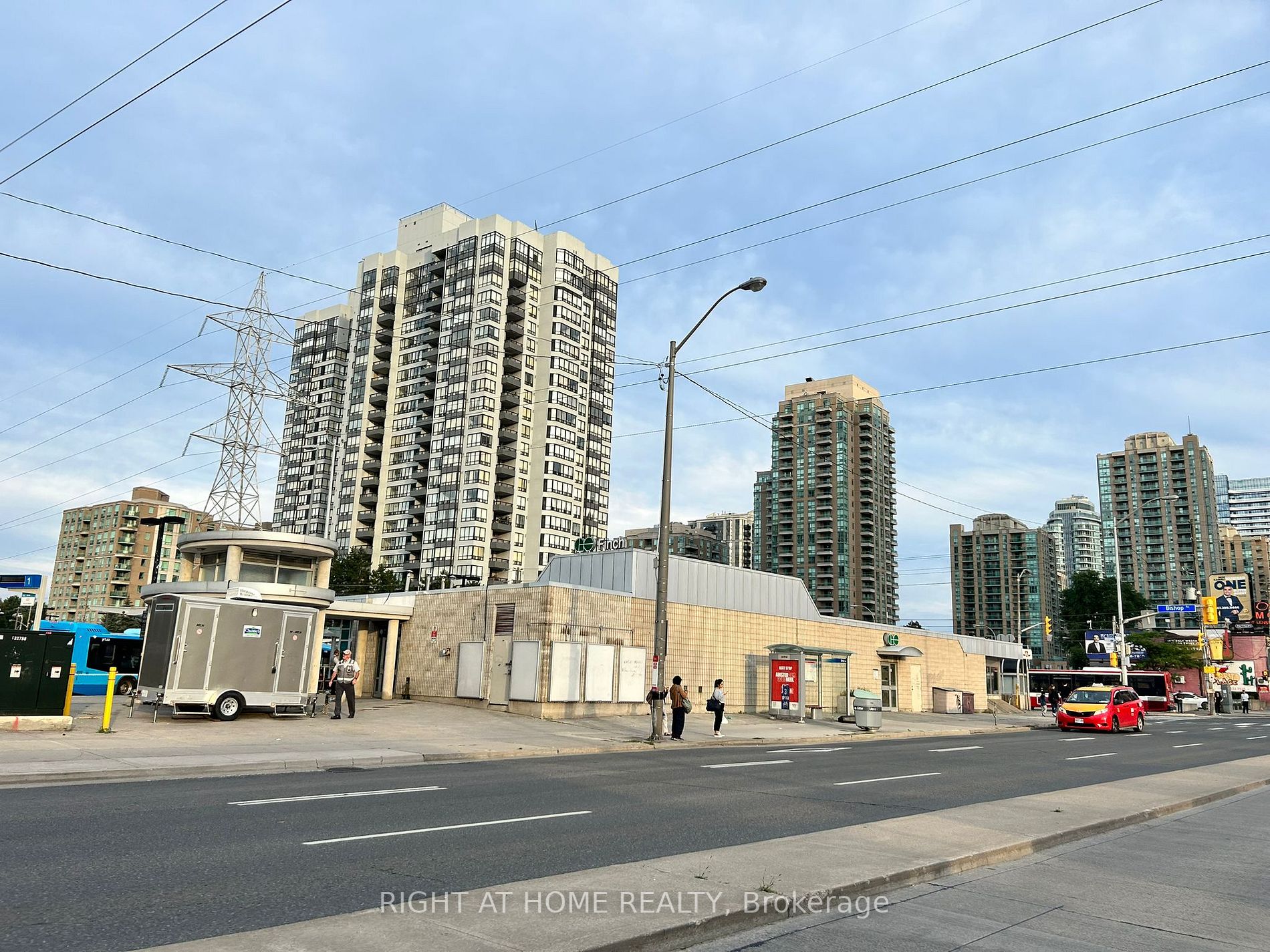 5785 Yonge St, #505
