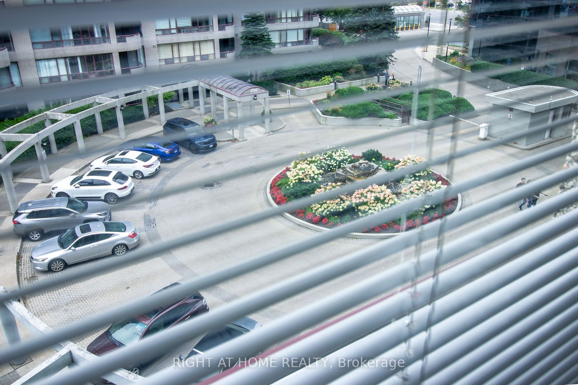 5785 Yonge St, #505