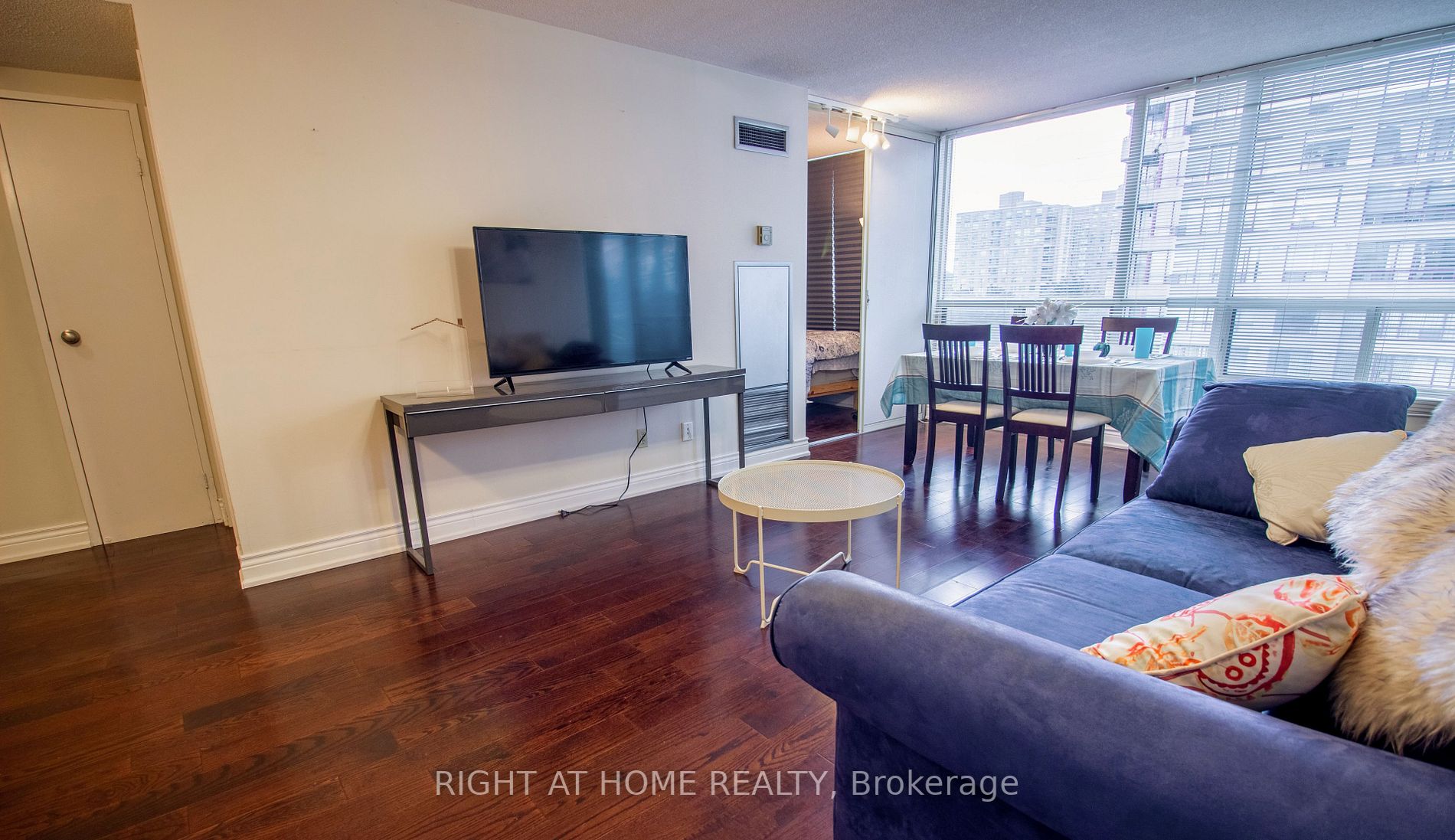5785 Yonge St, #505