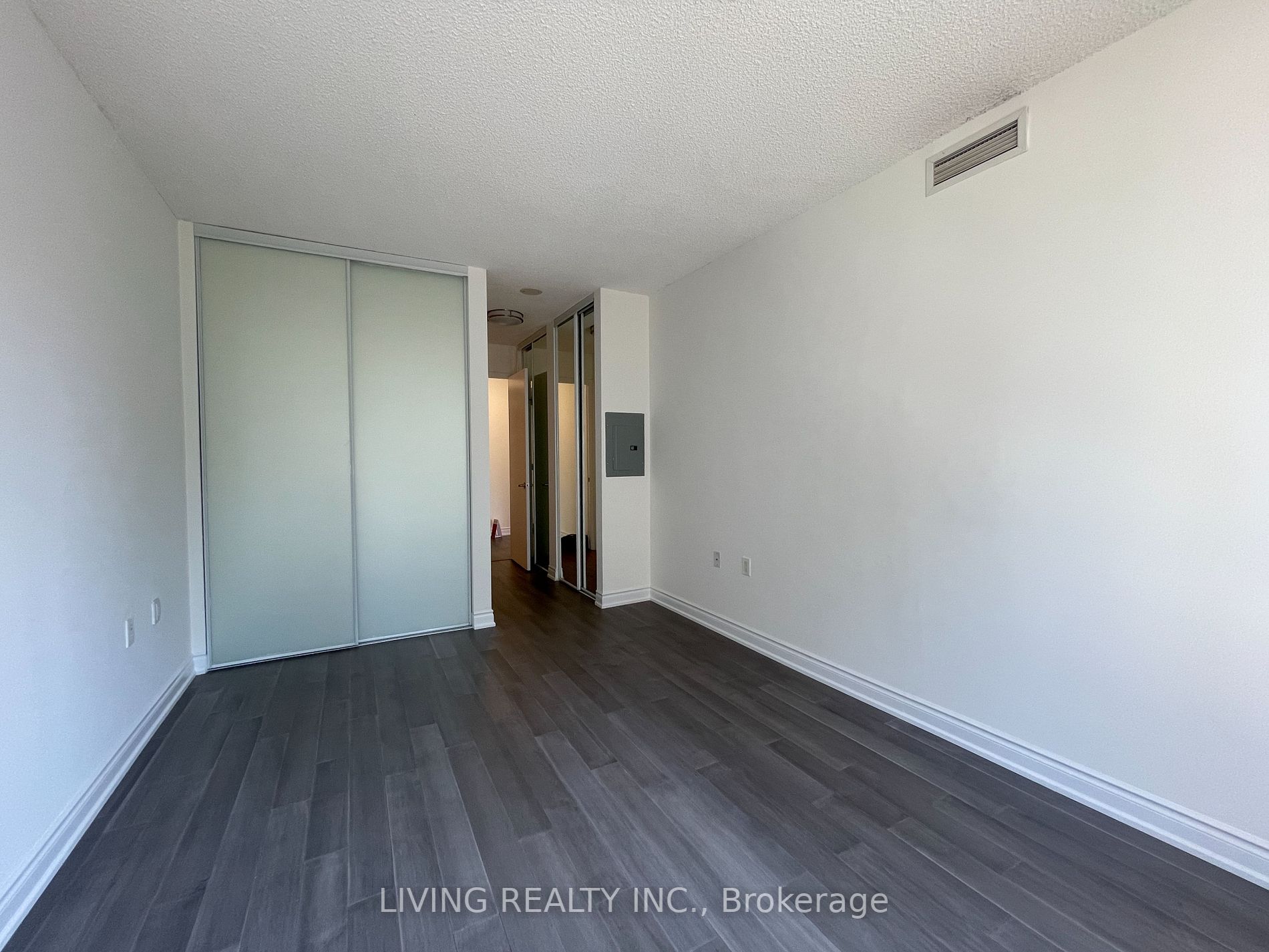85 Bloor St E, #1211