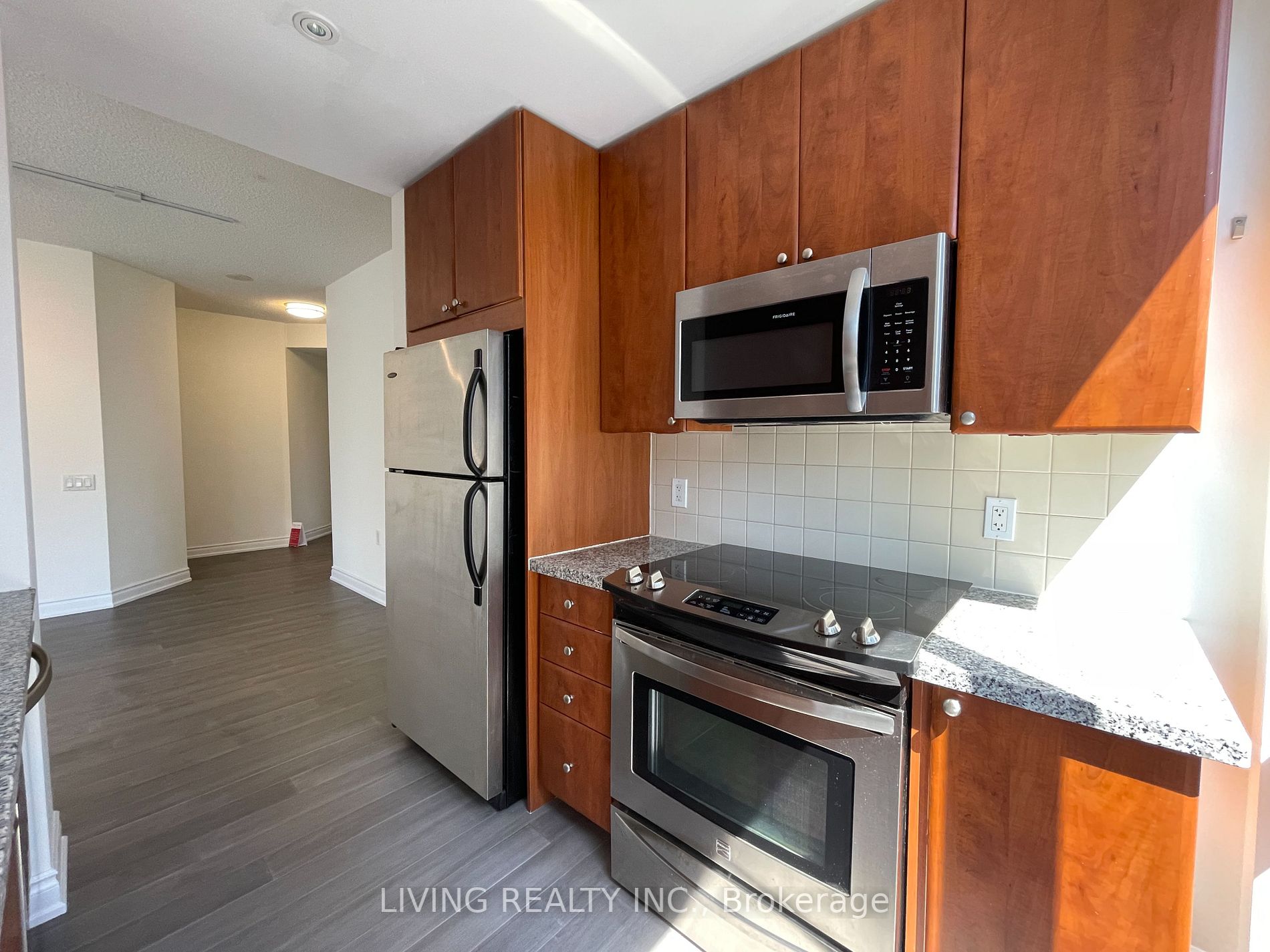 85 Bloor St E, #1211