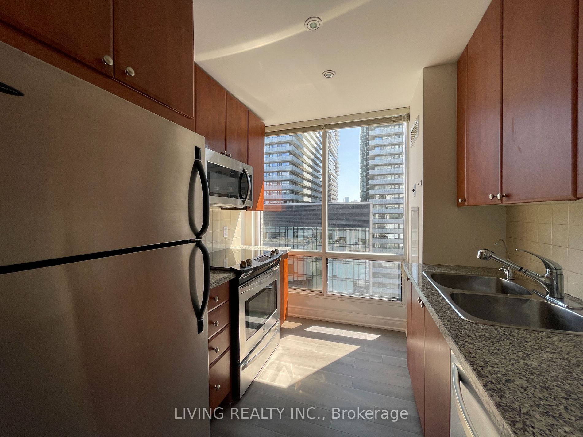 85 Bloor St E, #1211