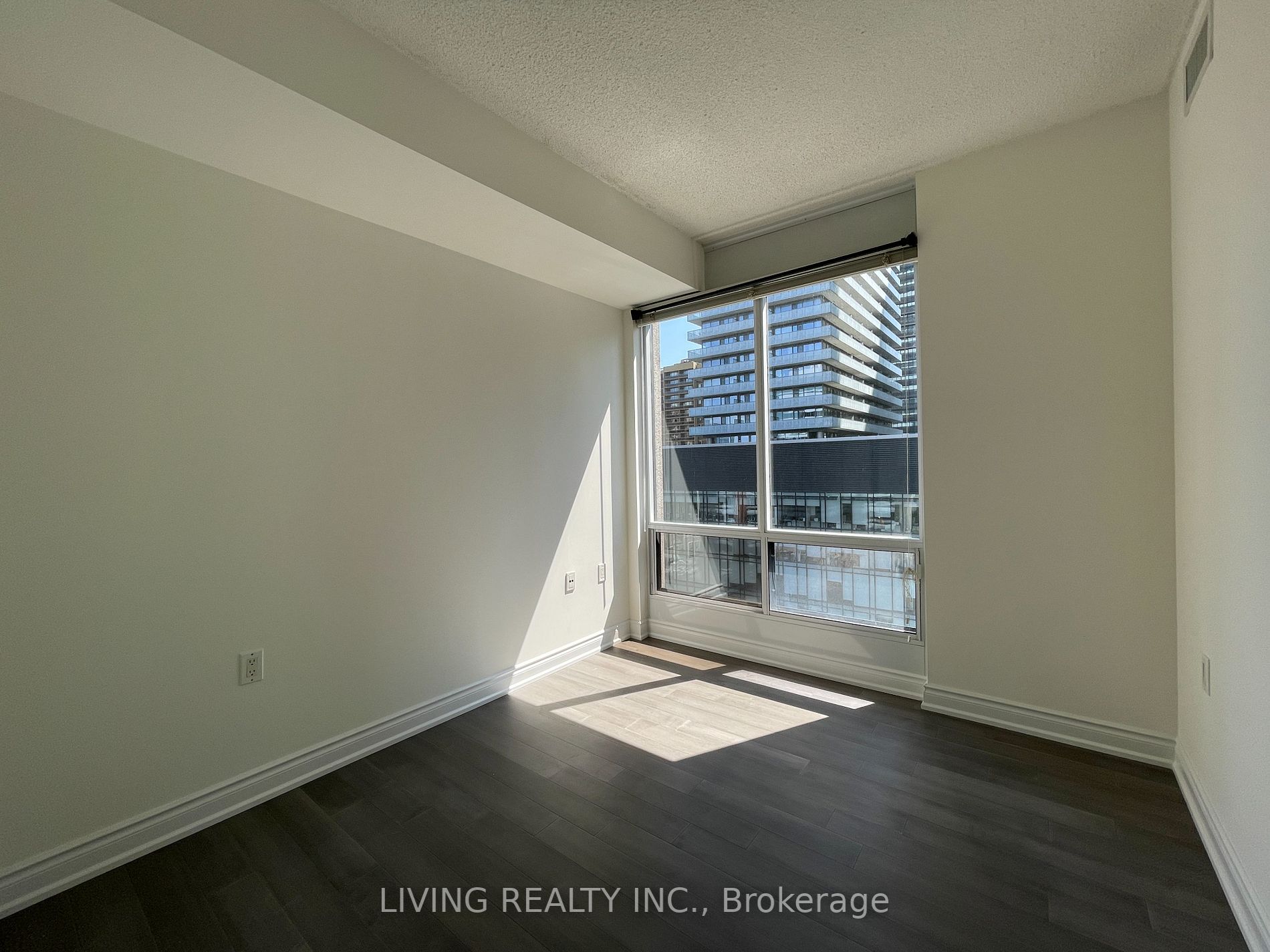 85 Bloor St E, #1211