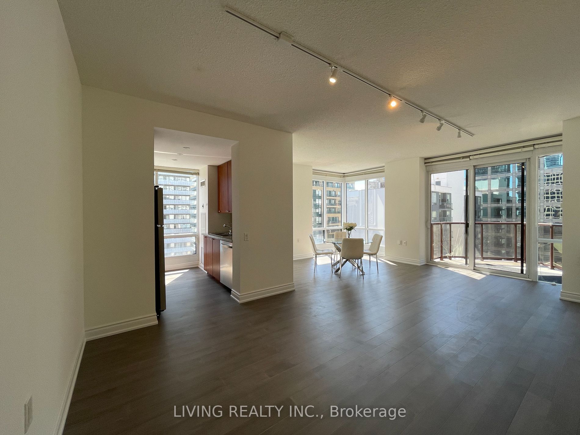 85 Bloor St E, #1211