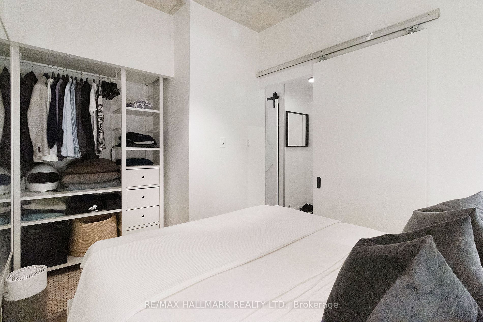 127 Queen St E, #408