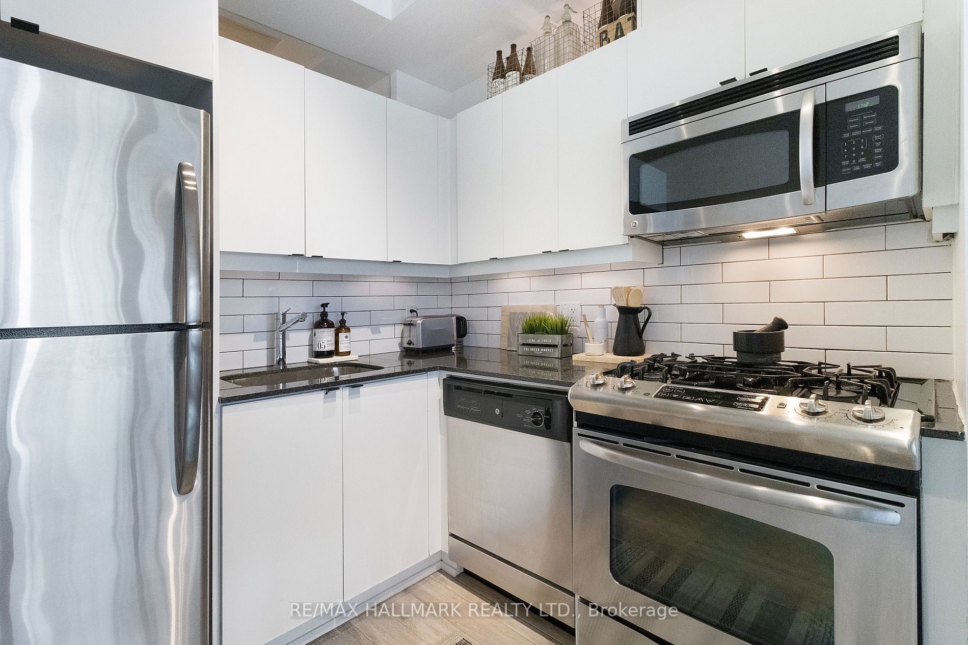 127 Queen St E, #408