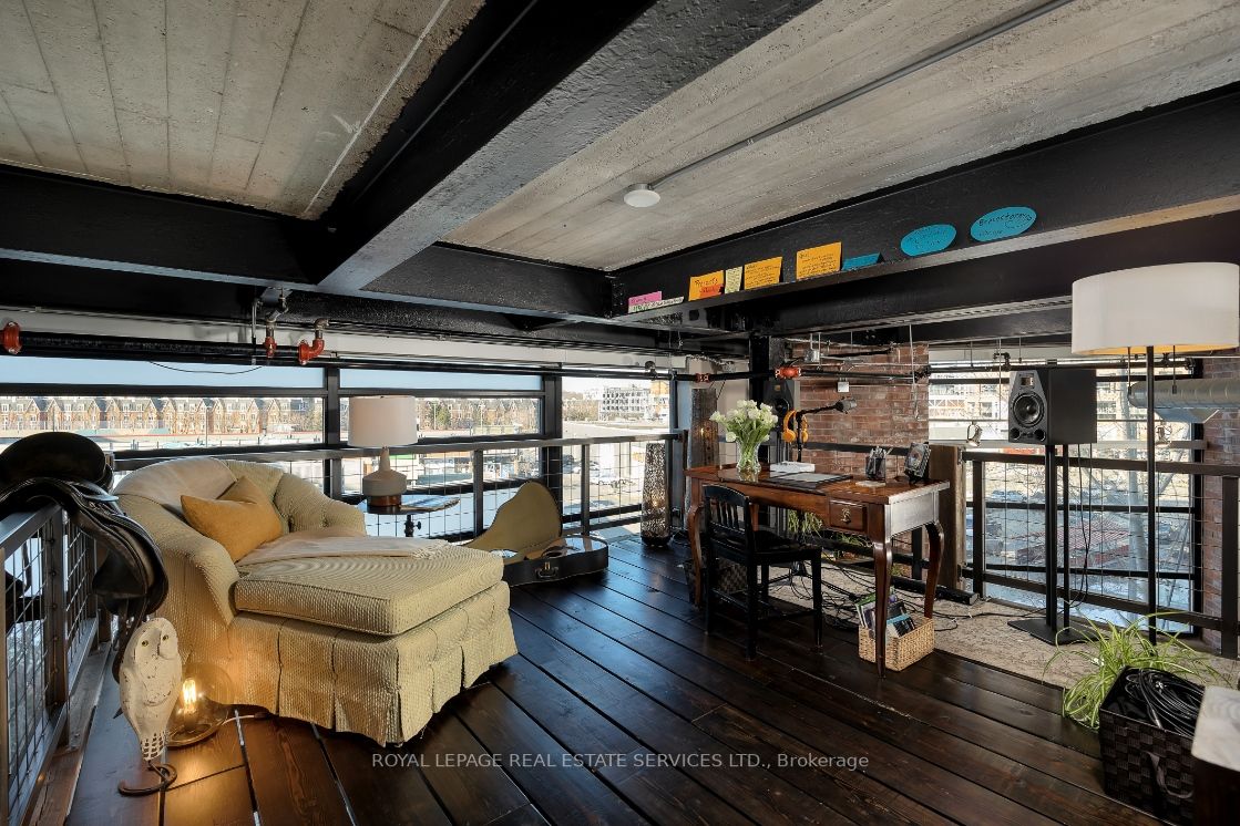 43 Hanna Ave, #306