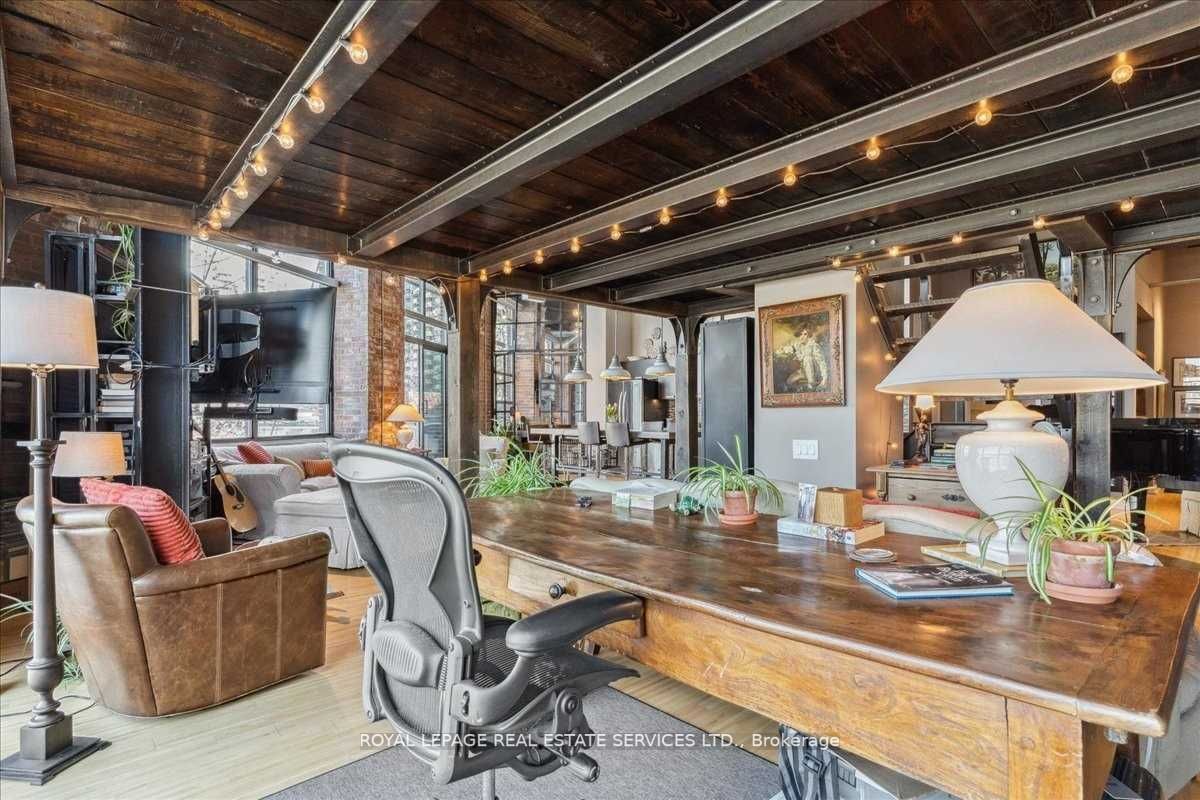 43 Hanna Ave, #306