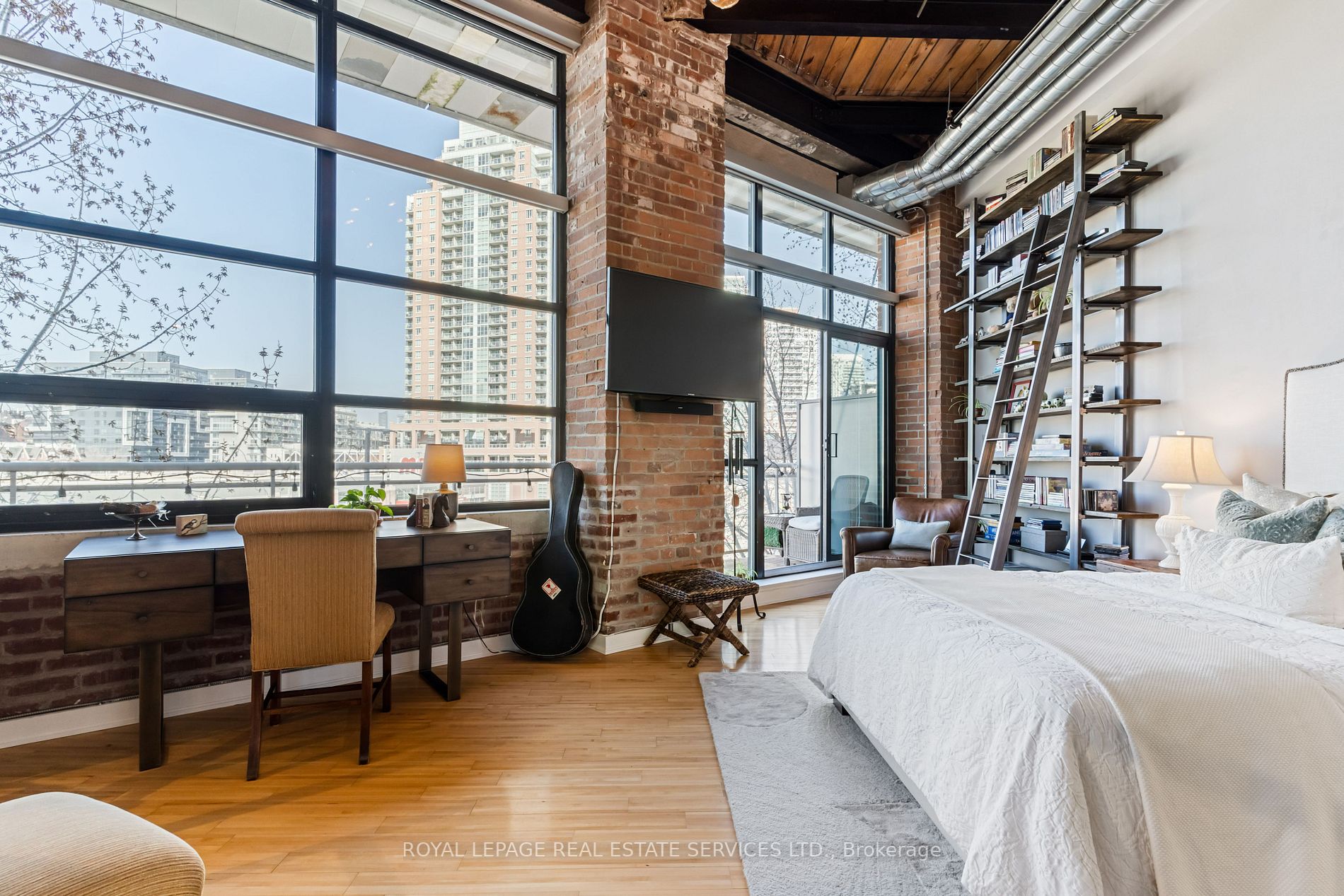 43 Hanna Ave, #306