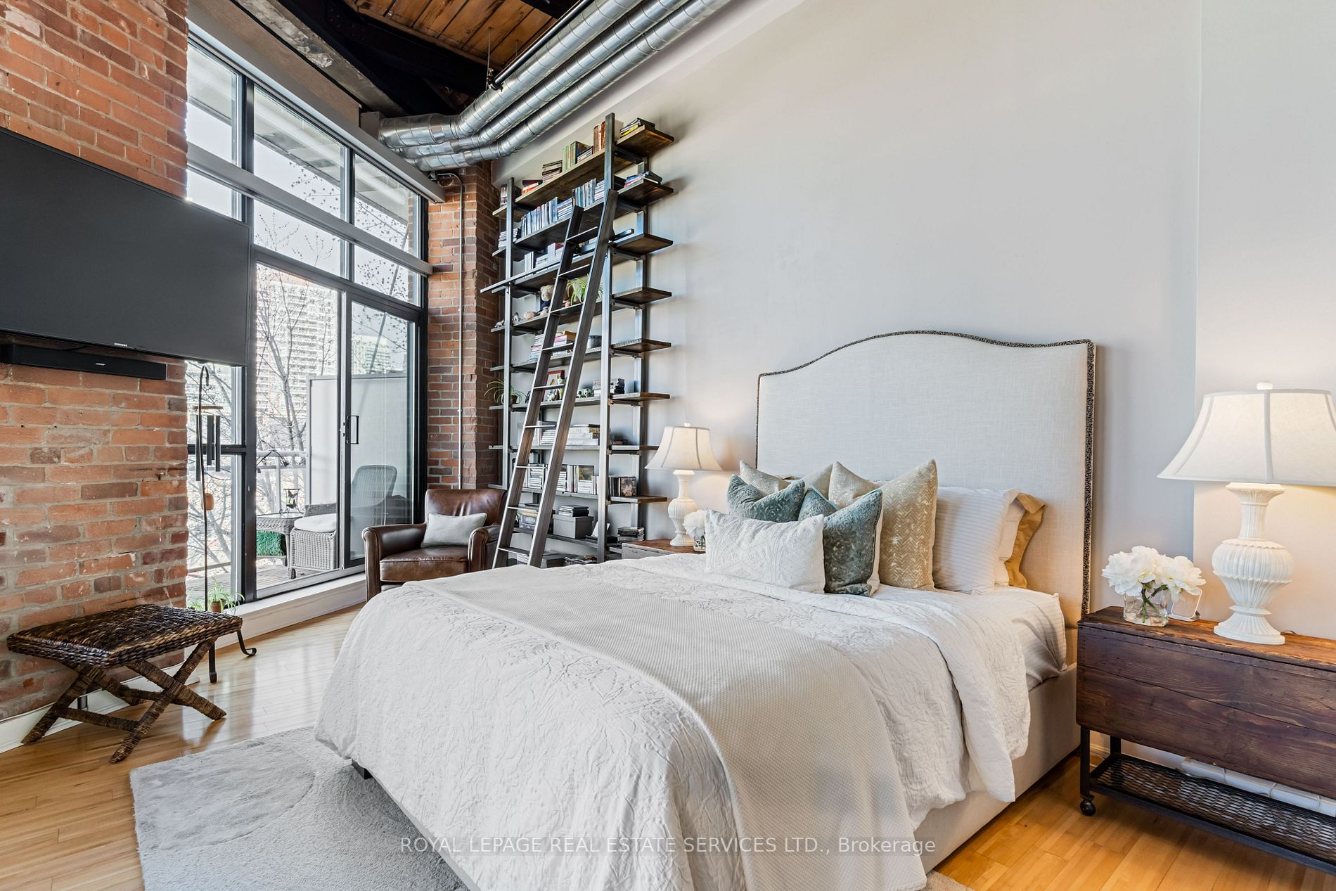 43 Hanna Ave, #306