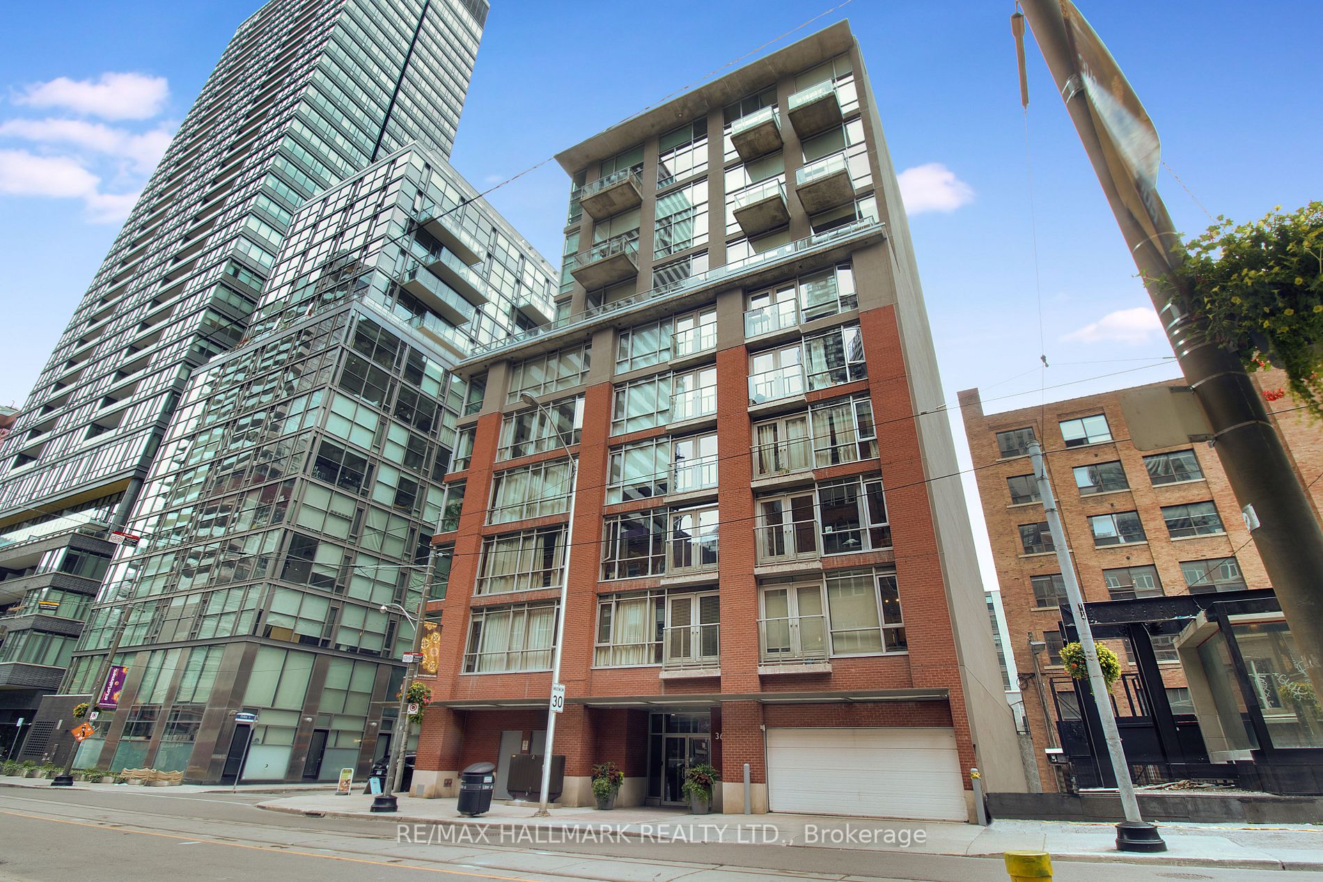 36 Charlotte St, #709