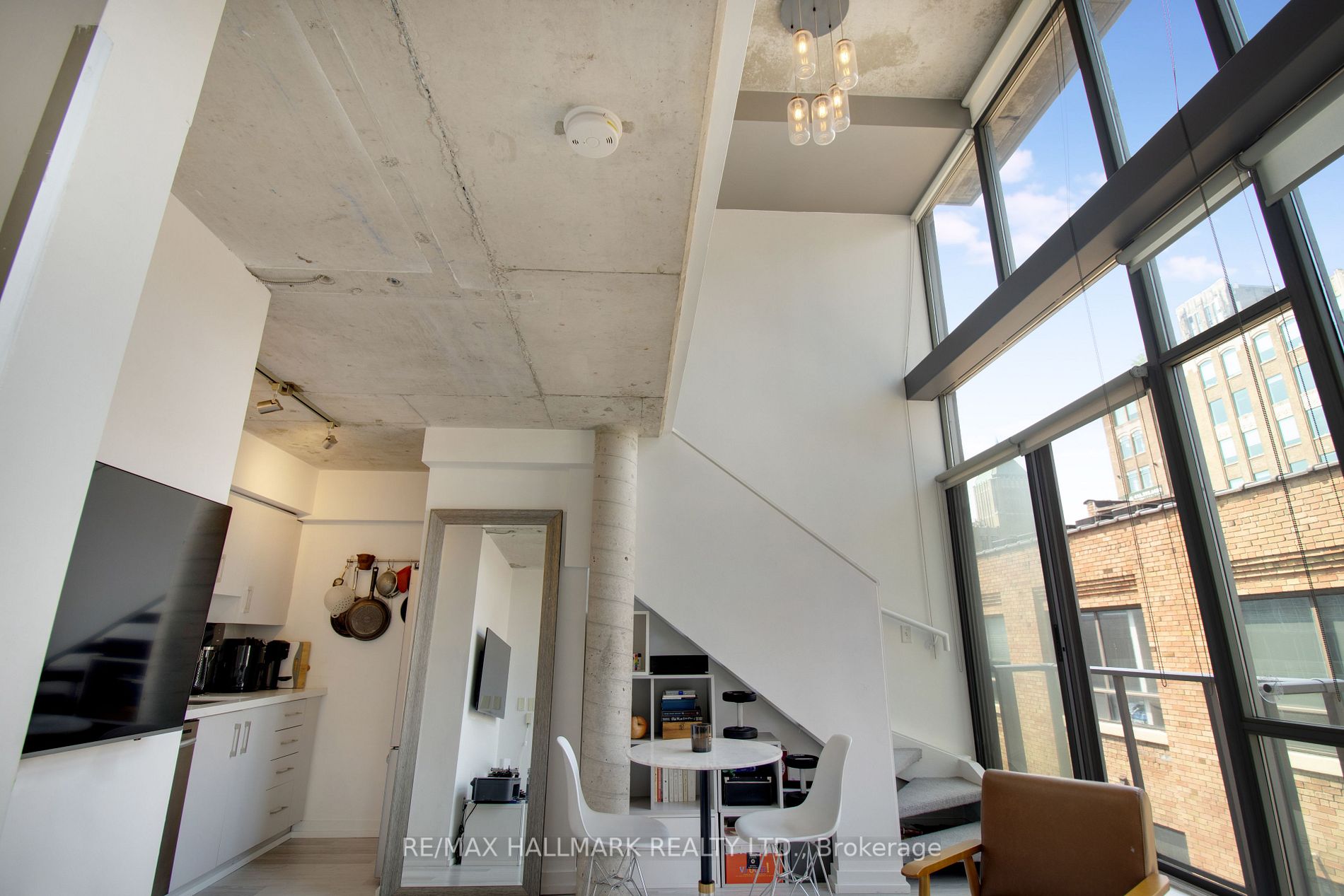 36 Charlotte St, #709