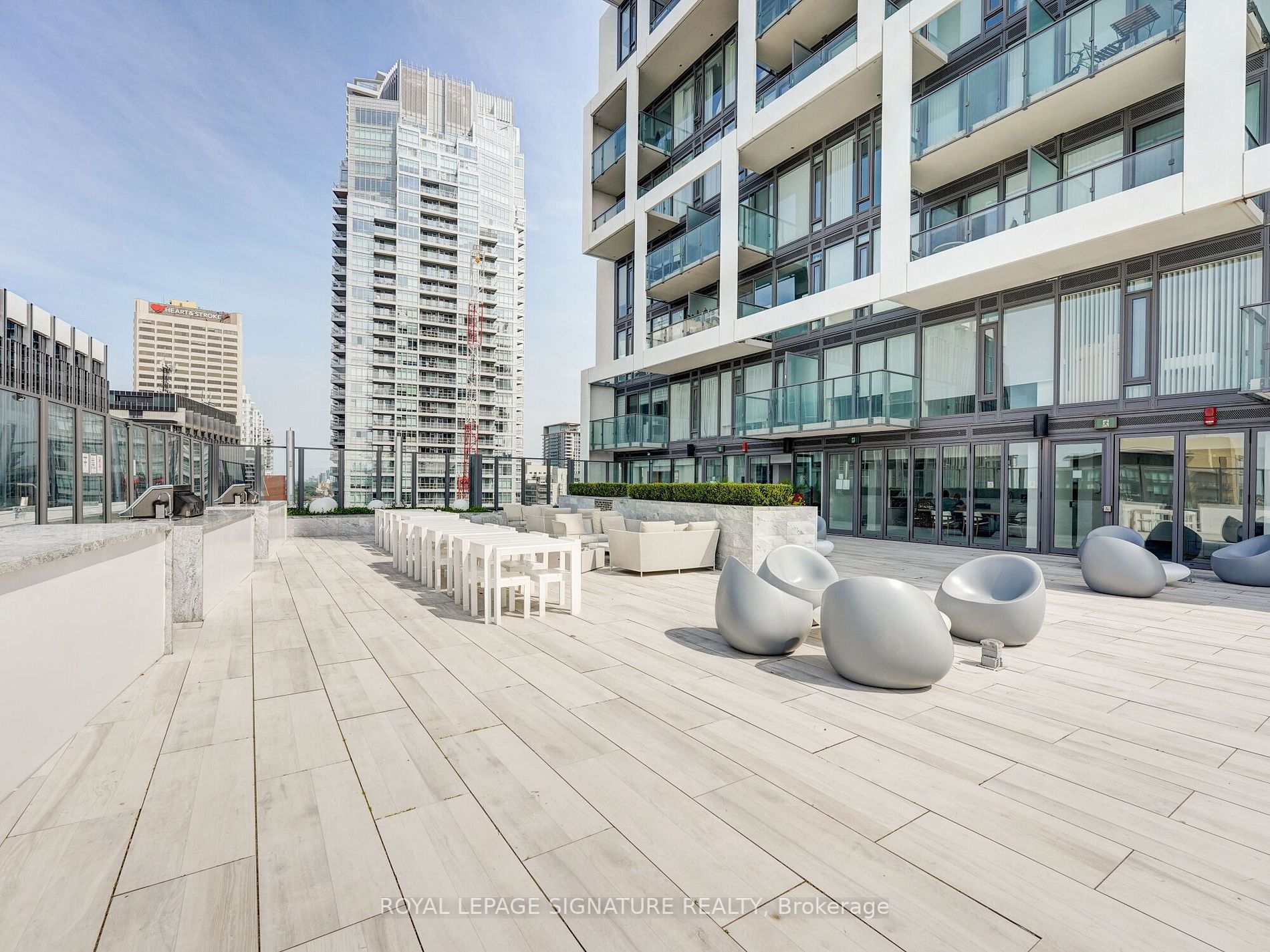 8 Hillsdale Ave E, #1142