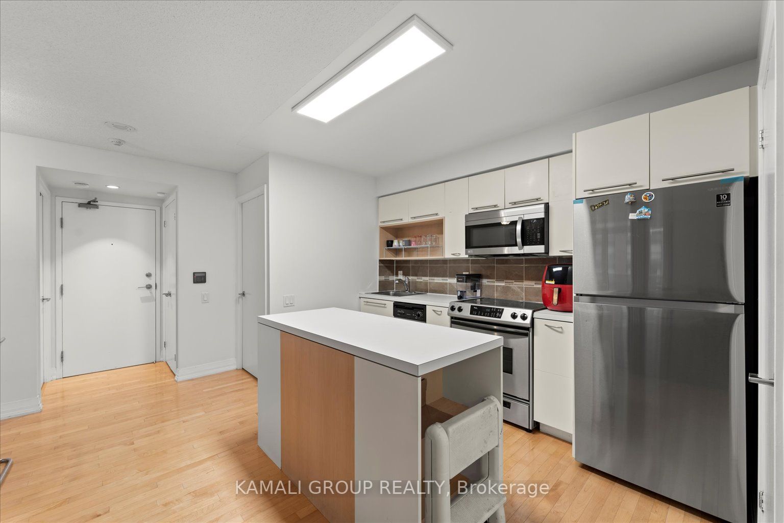 21 Carlton St, #1201