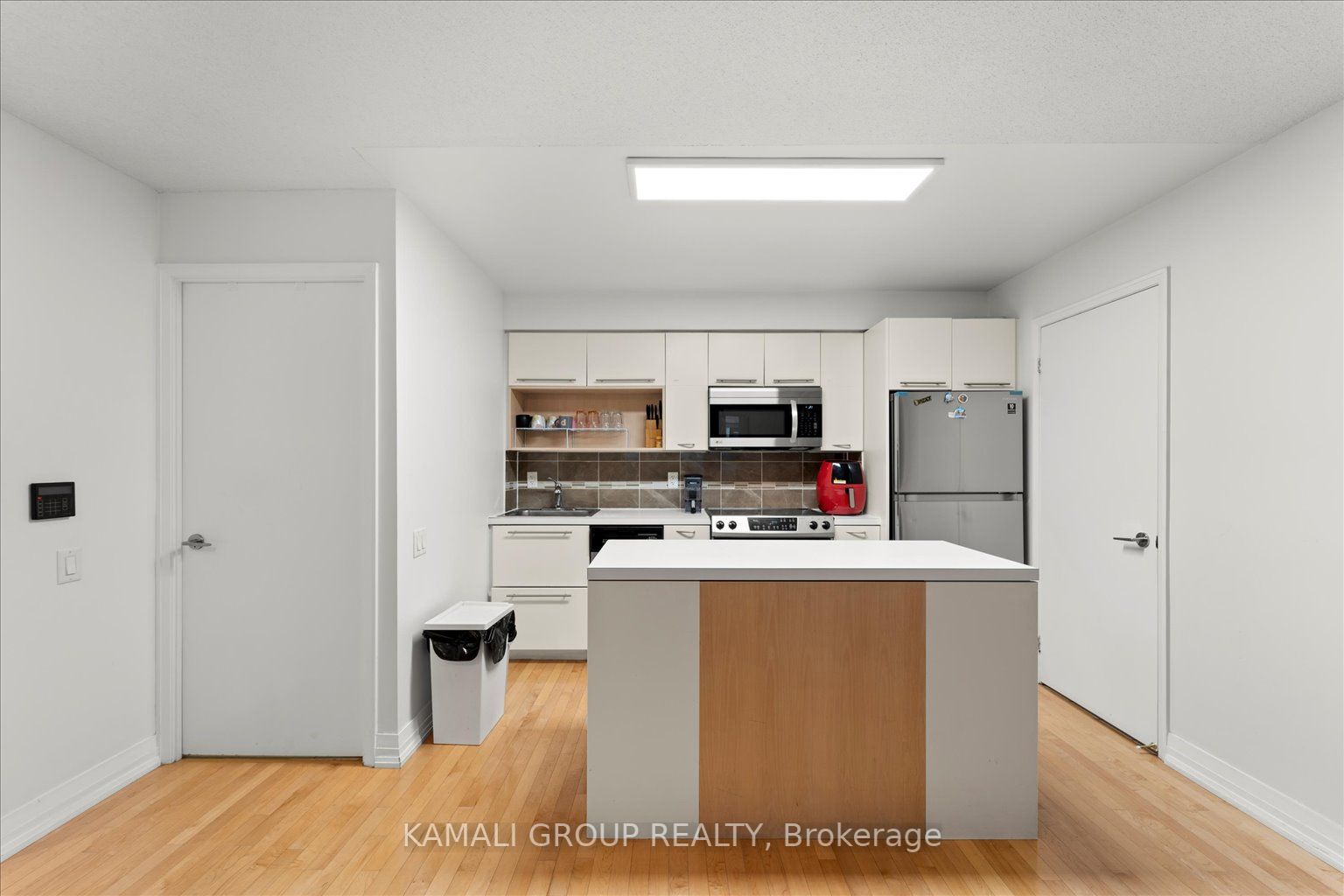 21 Carlton St, #1201