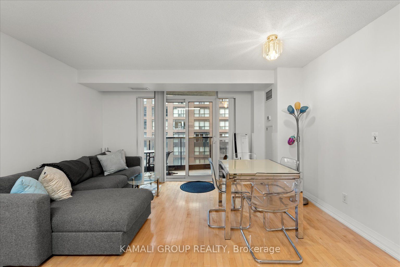 21 Carlton St, #1201