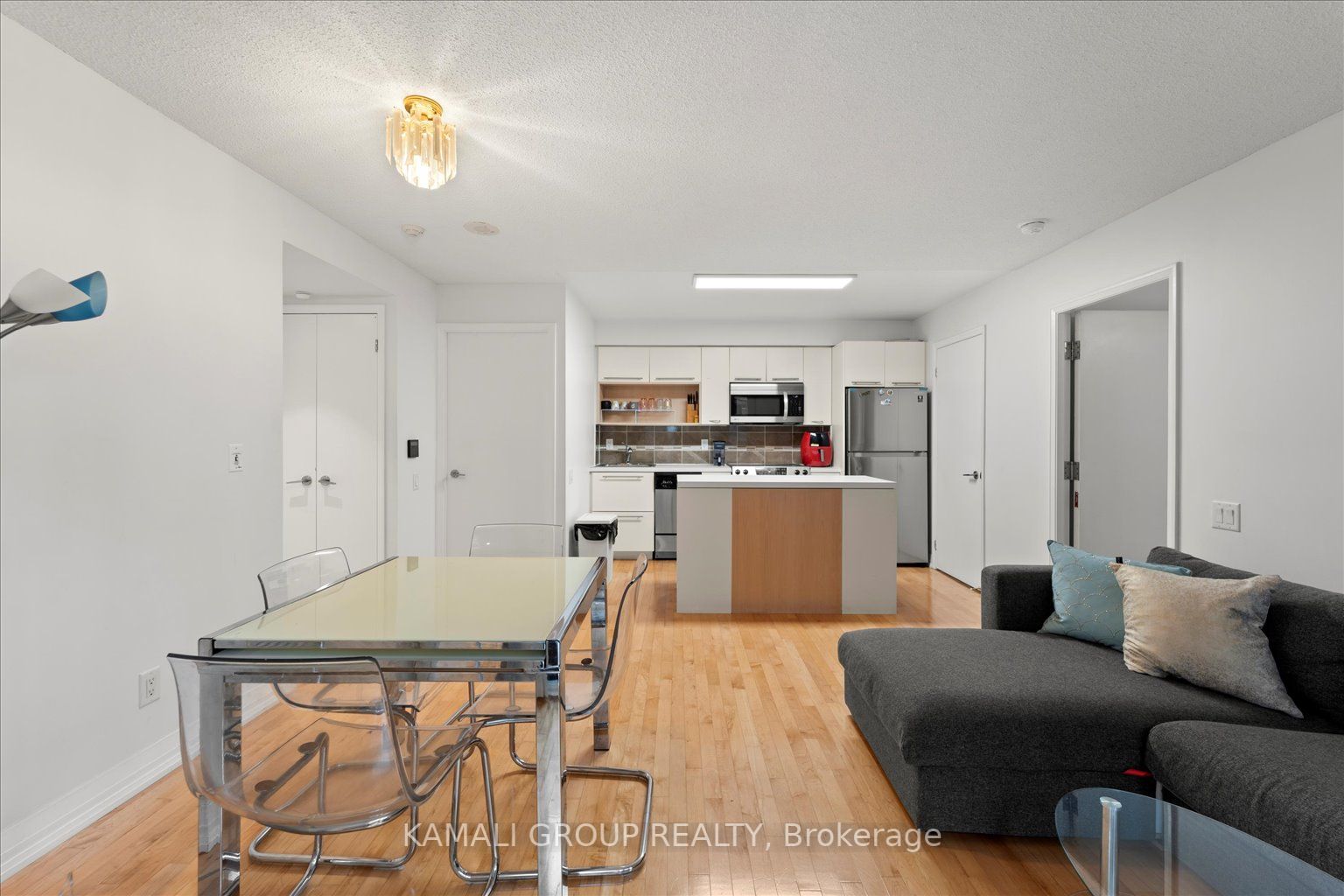 21 Carlton St, #1201