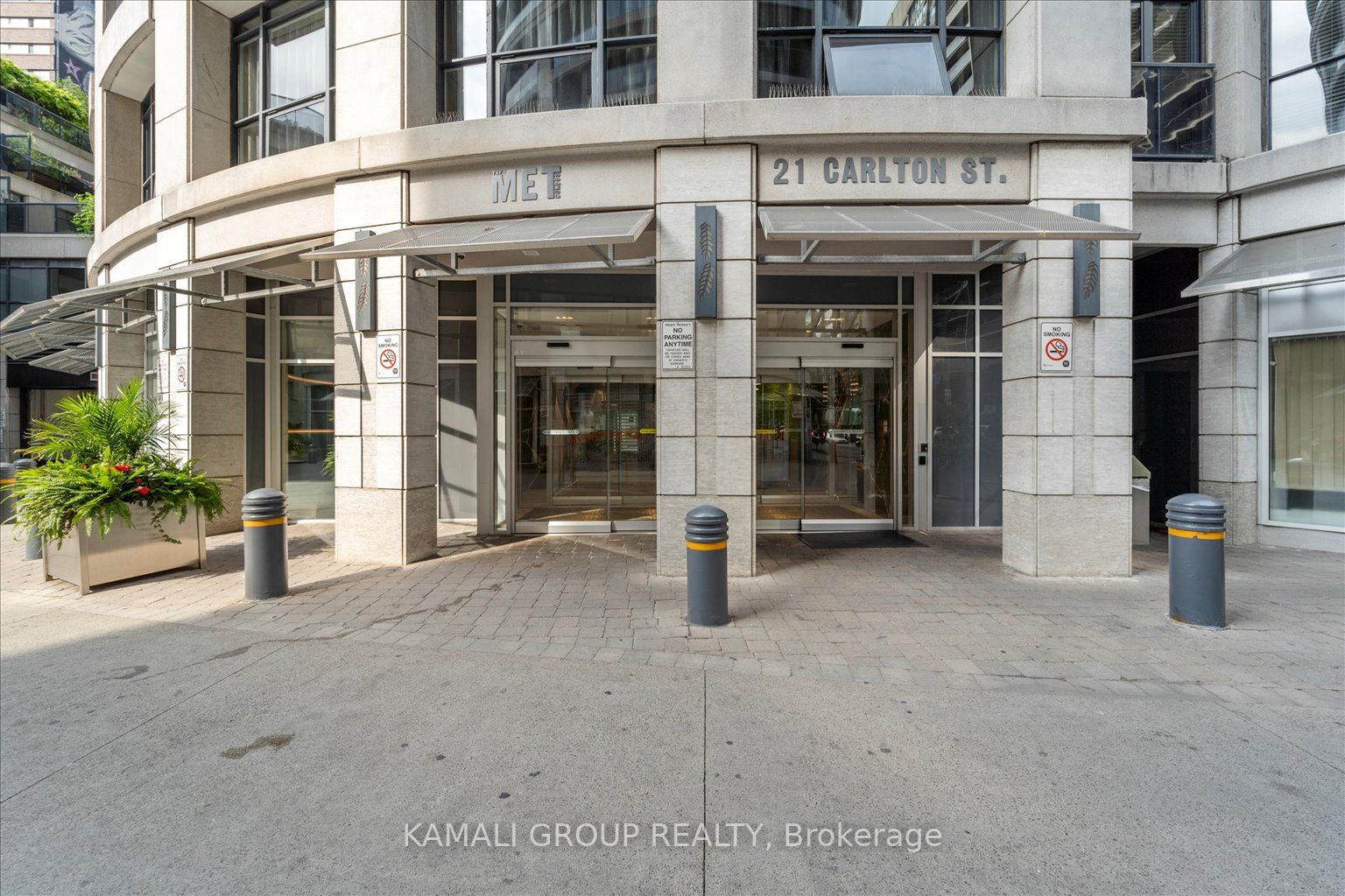 21 Carlton St, #1201
