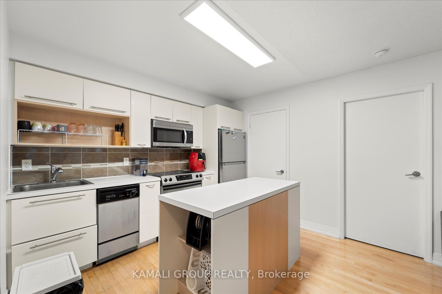 21 Carlton St, #1201