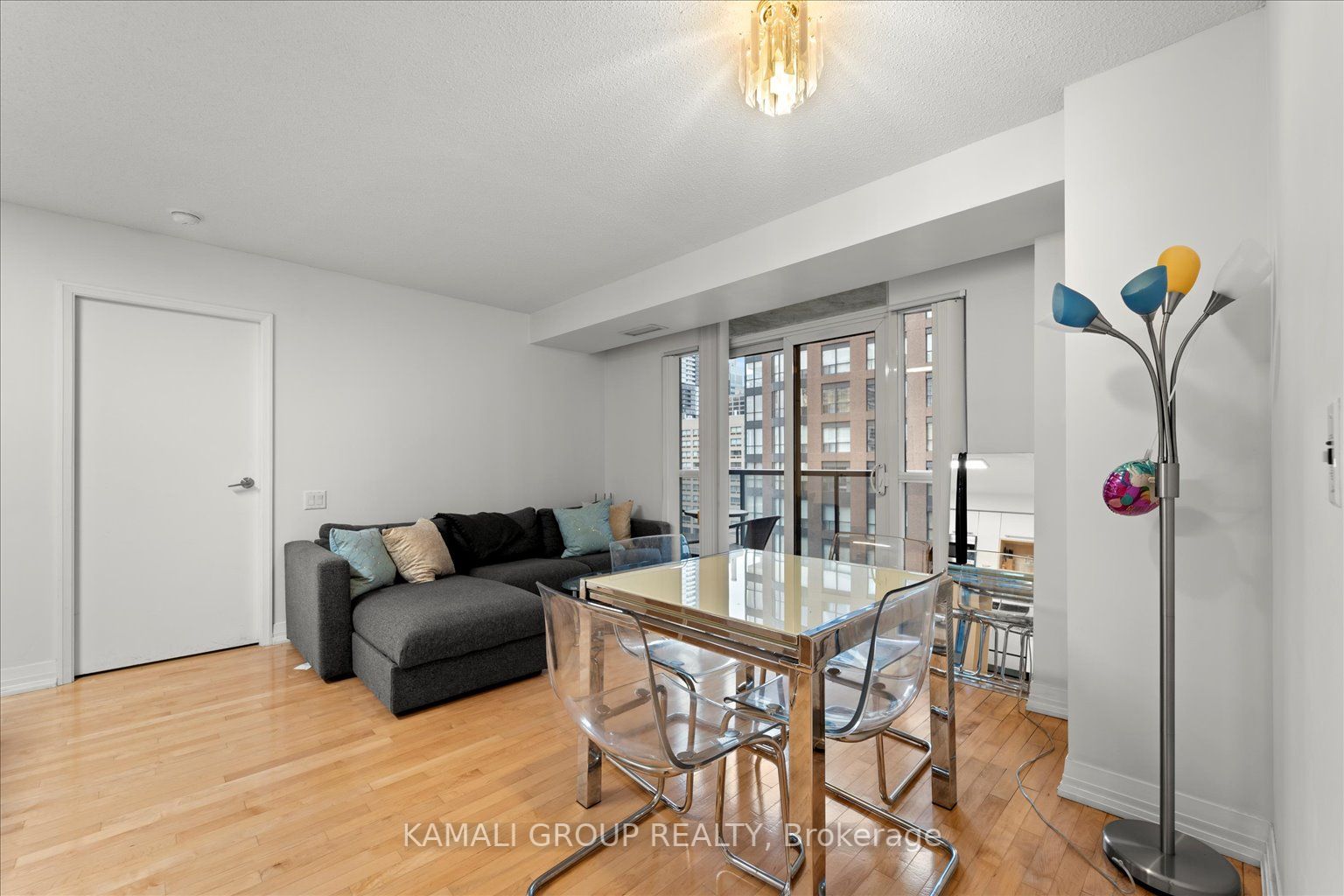 21 Carlton St, #1201