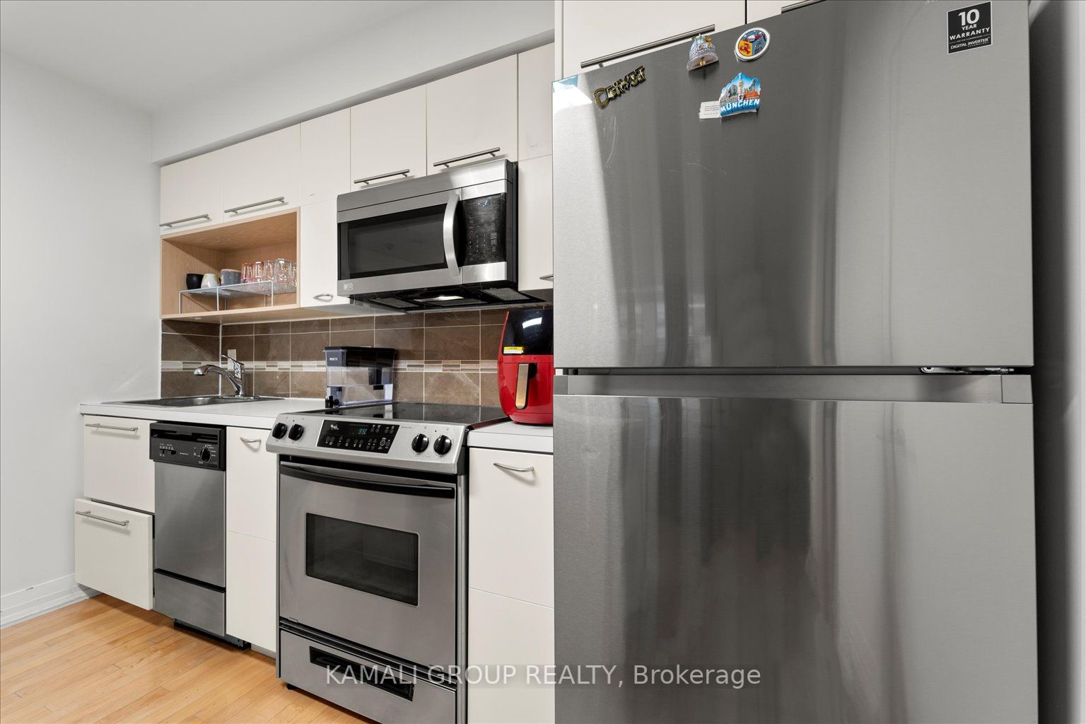 21 Carlton St, #1201