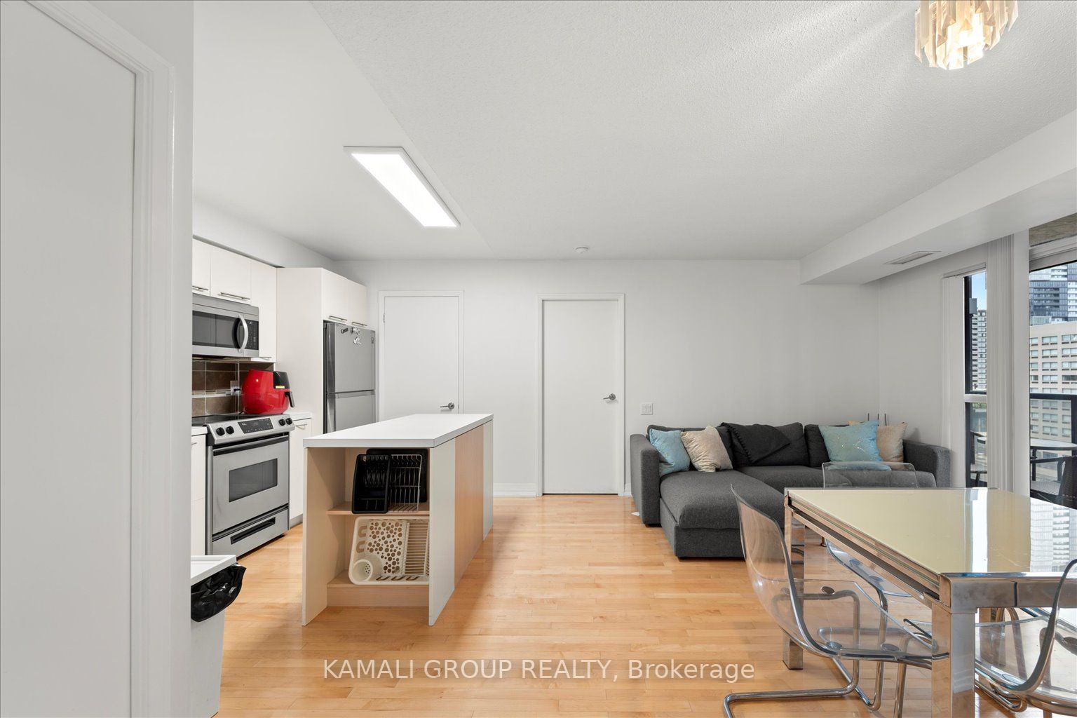 21 Carlton St, #1201