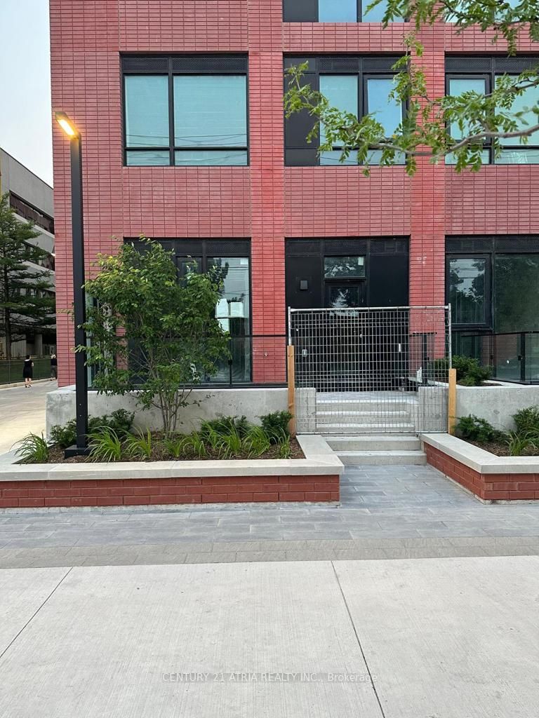 8 Tippett Rd, #102