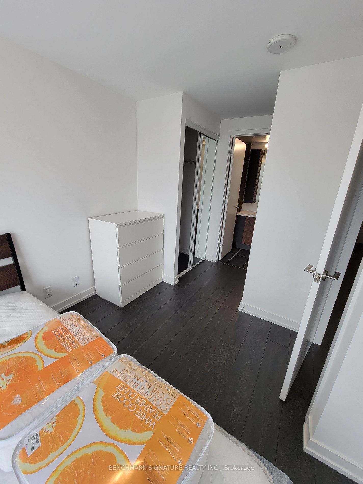 203 College St, #506