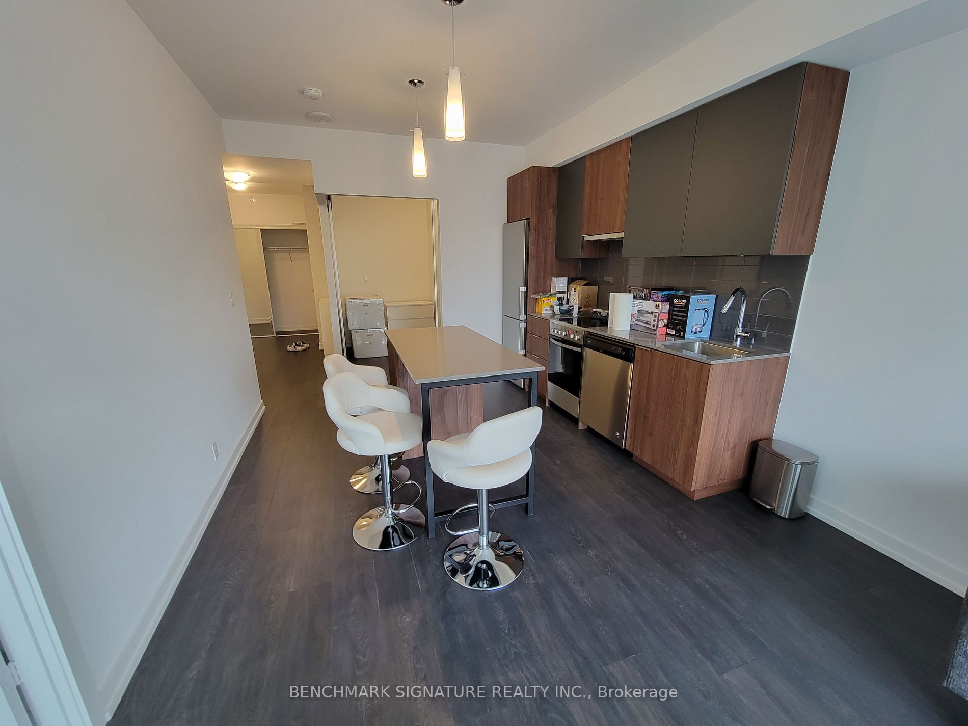203 College St, #506