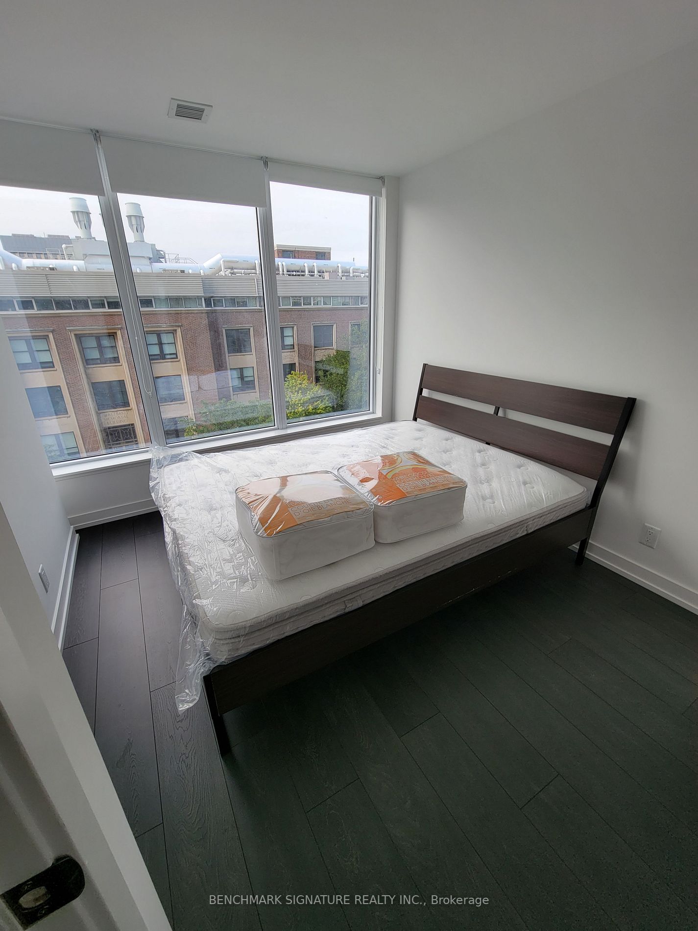 203 College St, #506