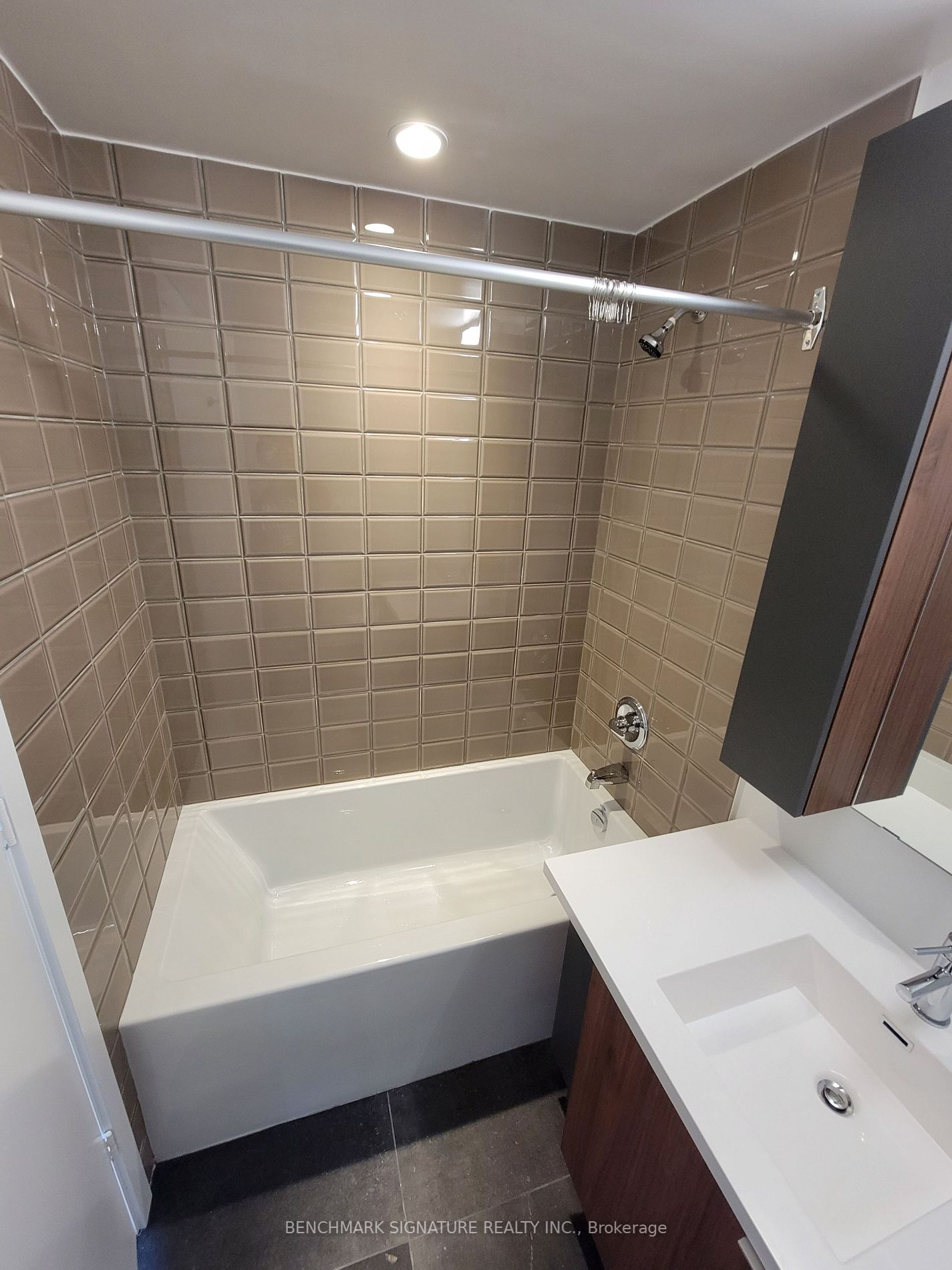 203 College St, #506