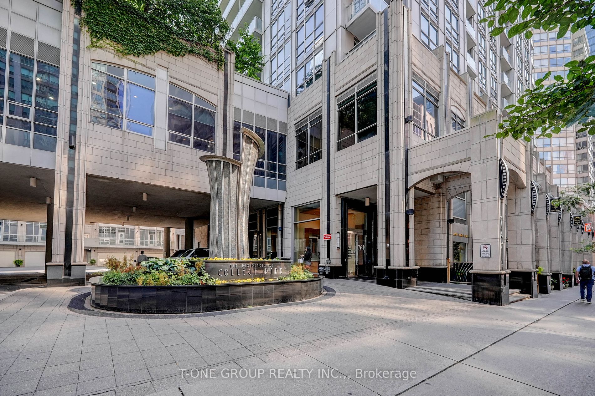 761 Bay St, #914
