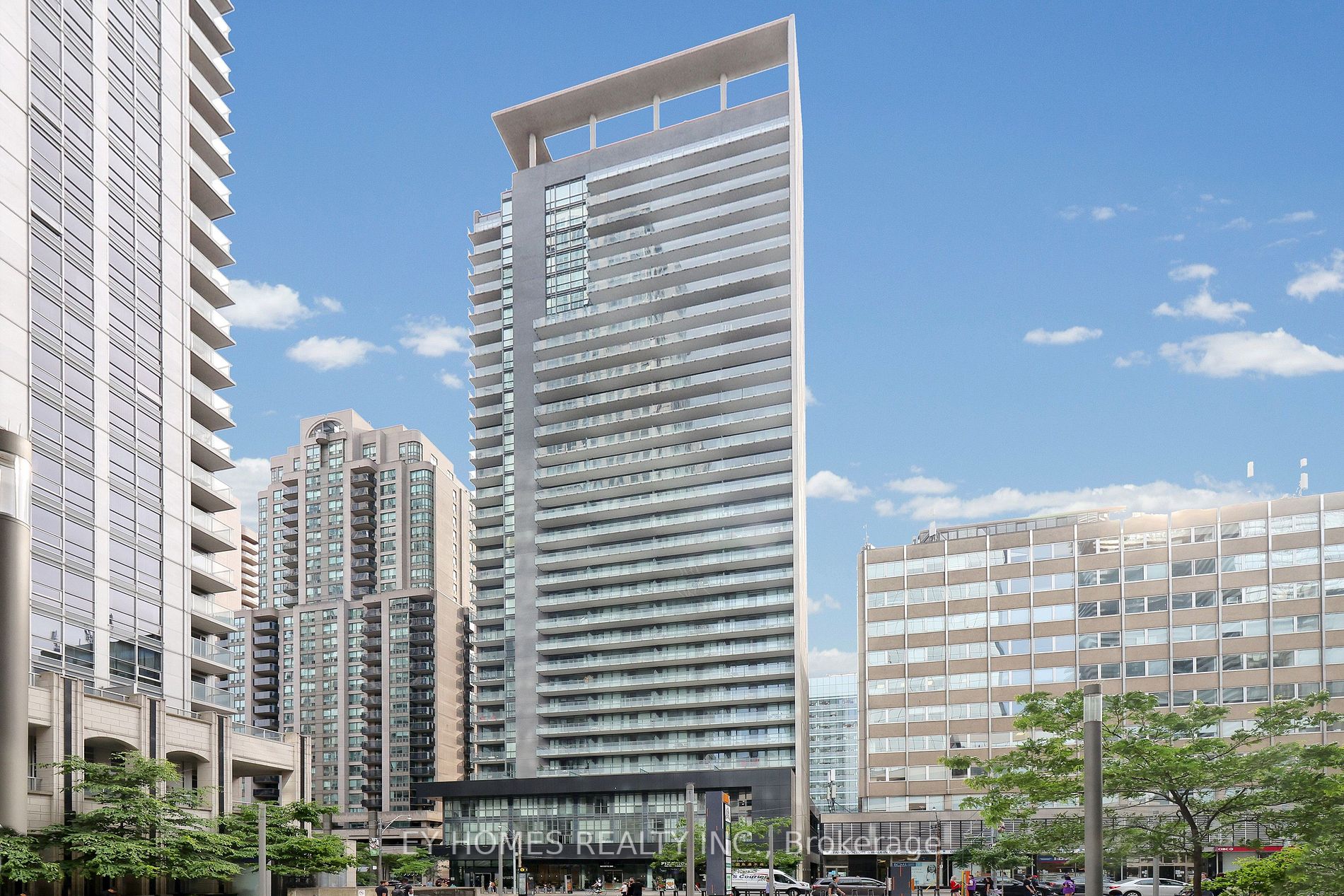 770 Bay St, #1613