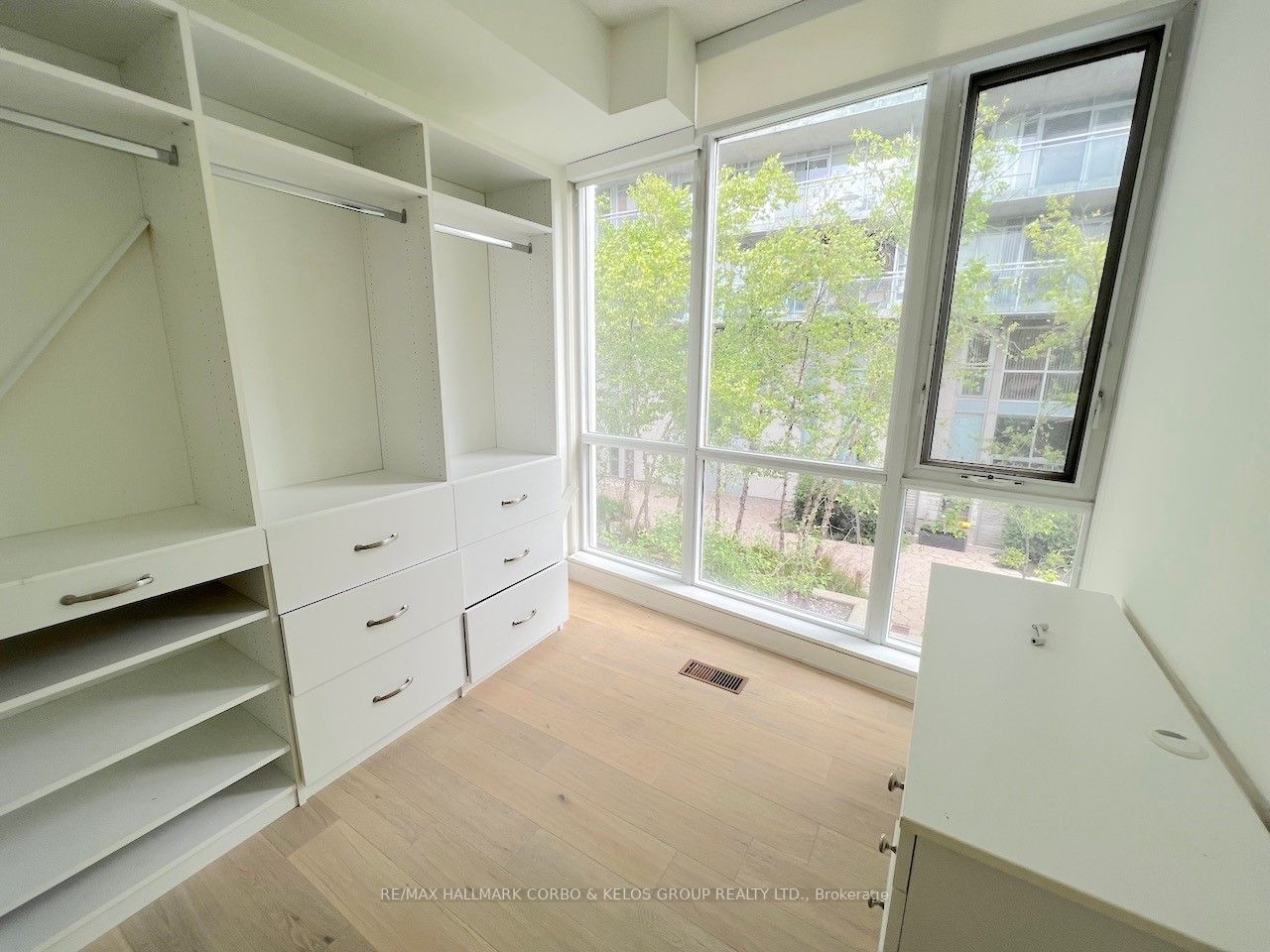 21 Churchill Ave, #Th 2