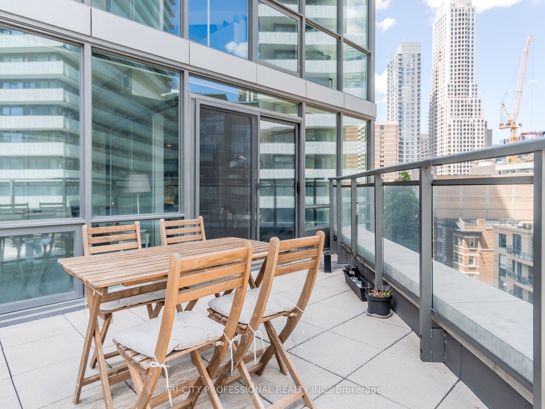 45 Charles St E, #709