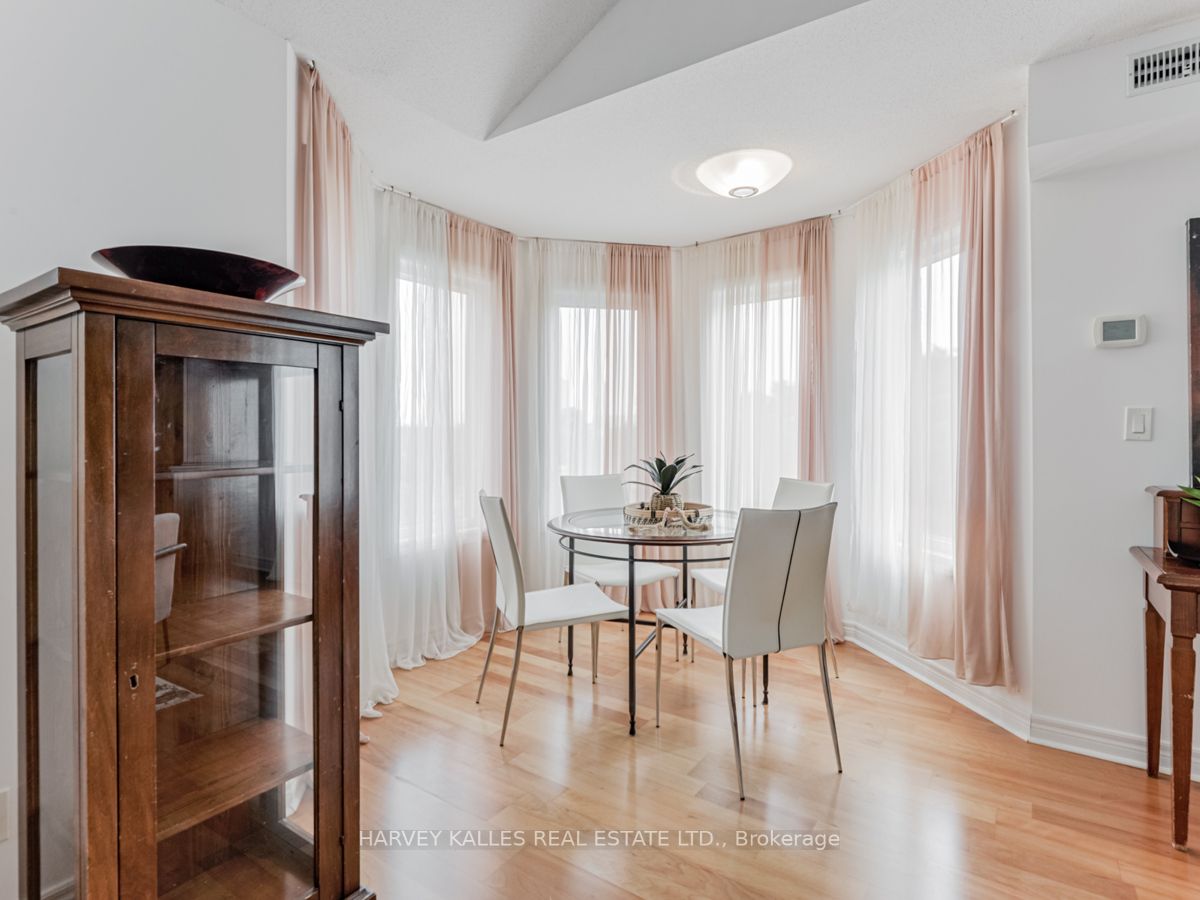 2 Brian Peck Cres, #301